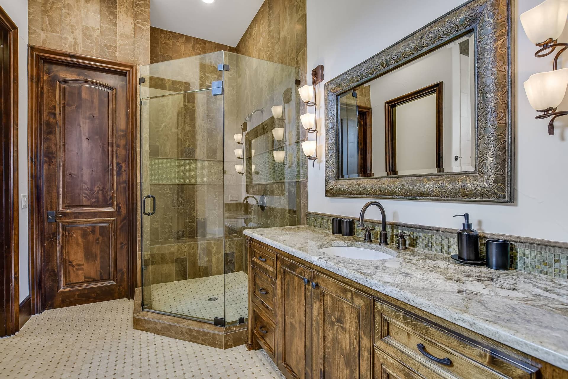 Autograph on Lake Austin - Image 25