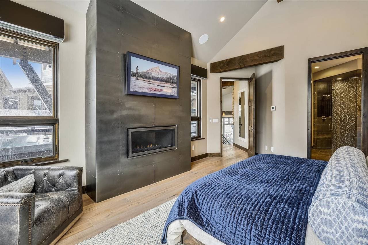 Falcon Haus - Image 11