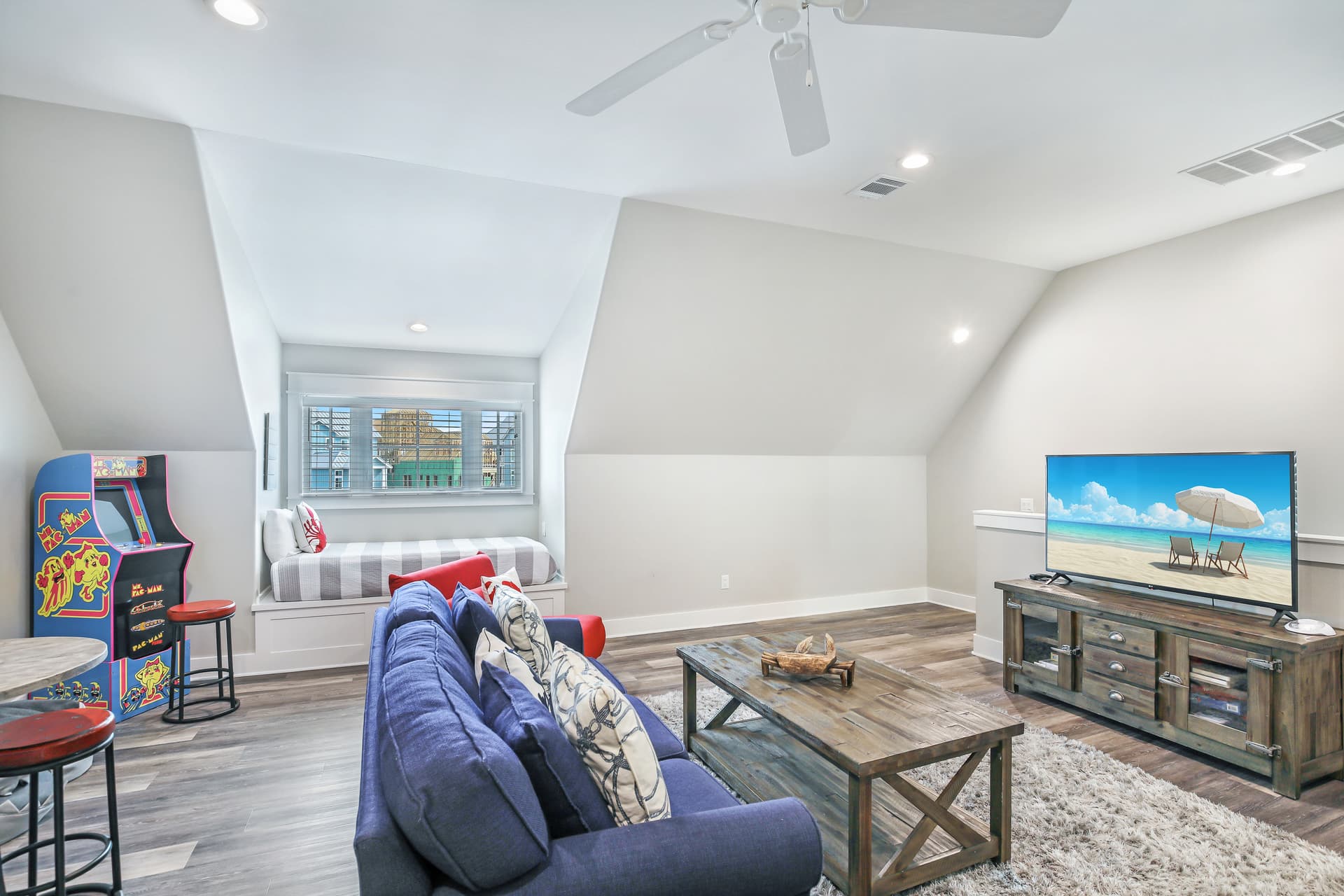 Beach Please Home - Image 5