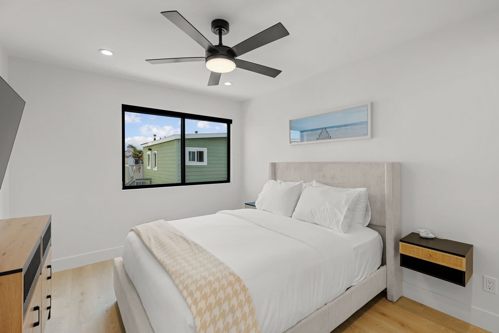 Modern Beach Vibes (Upper) - Image 18