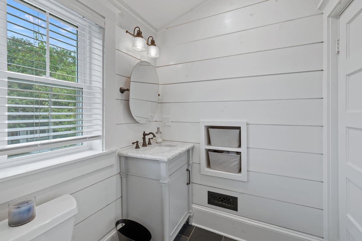 Cross Street Retreat - Image 16