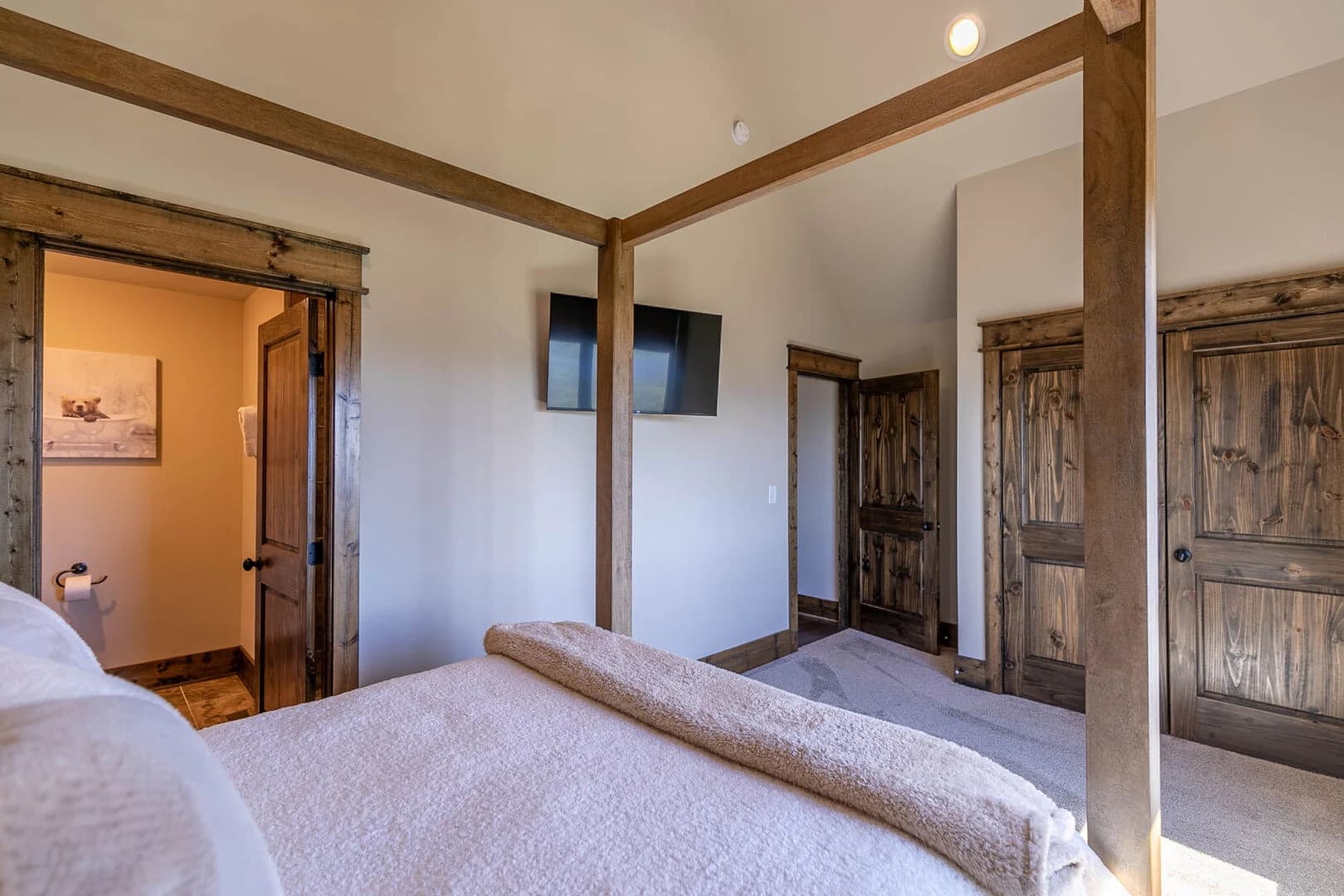 Bear Haven Hideaway - Image 25