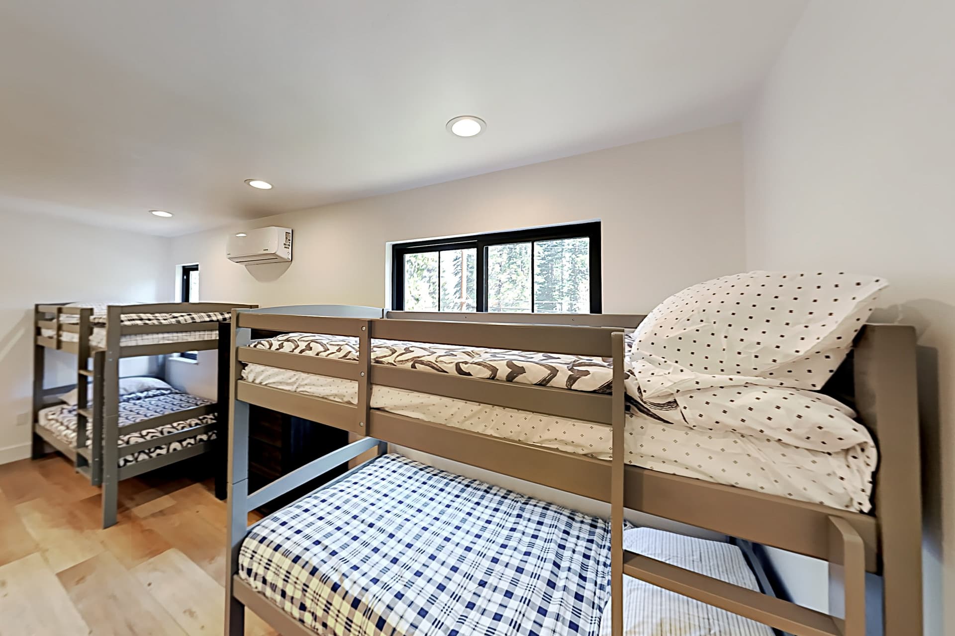 North Lake Adventure House - Image 23