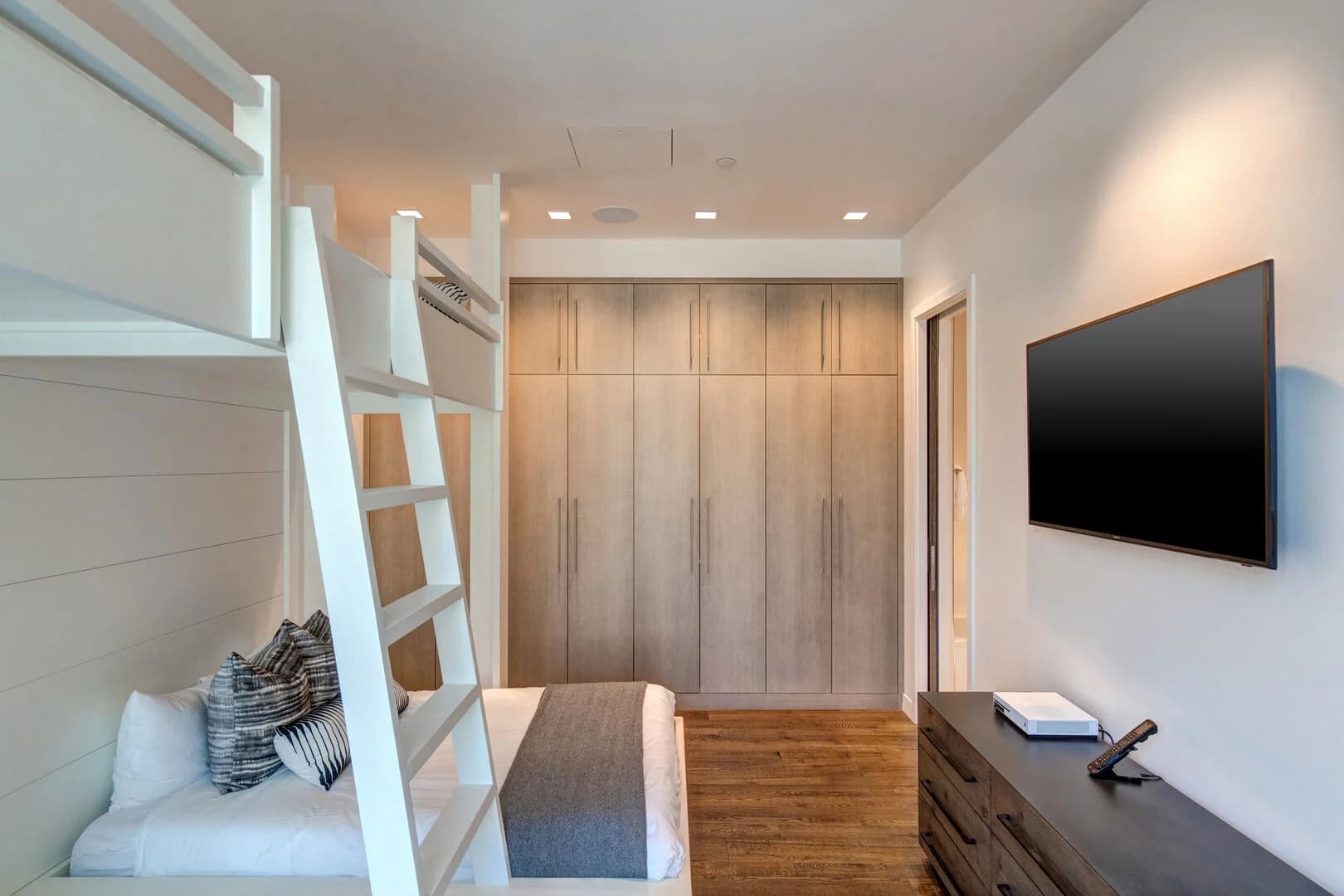 Parkite Penthouse - Image 46