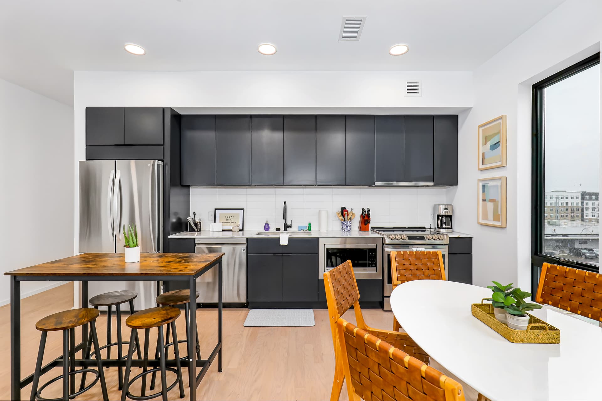 Eve on the River 407 - Image 5