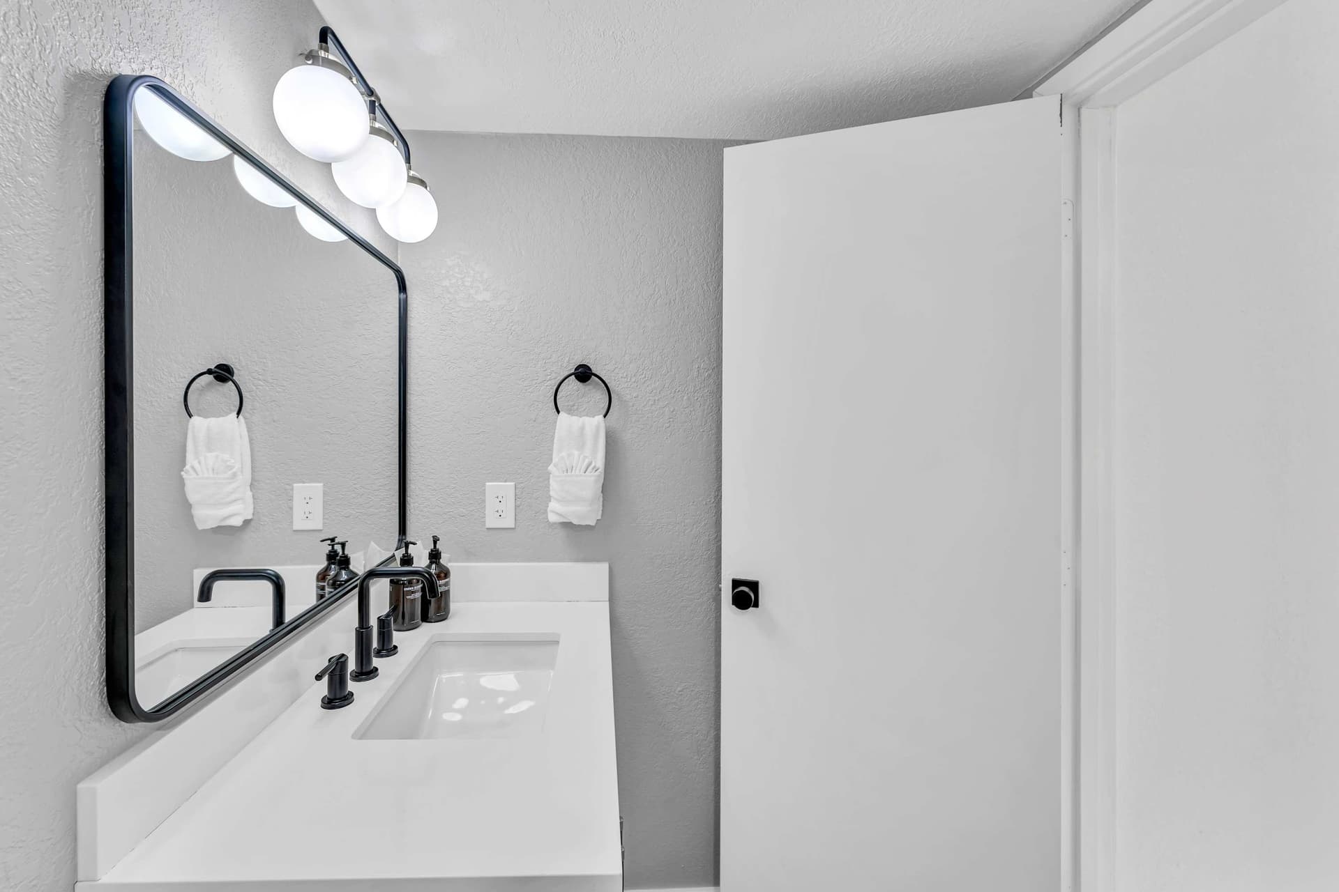 Carnelian Haven - Image 25