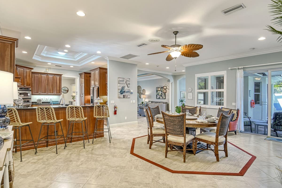 Sunburst Courtyard - Image 4