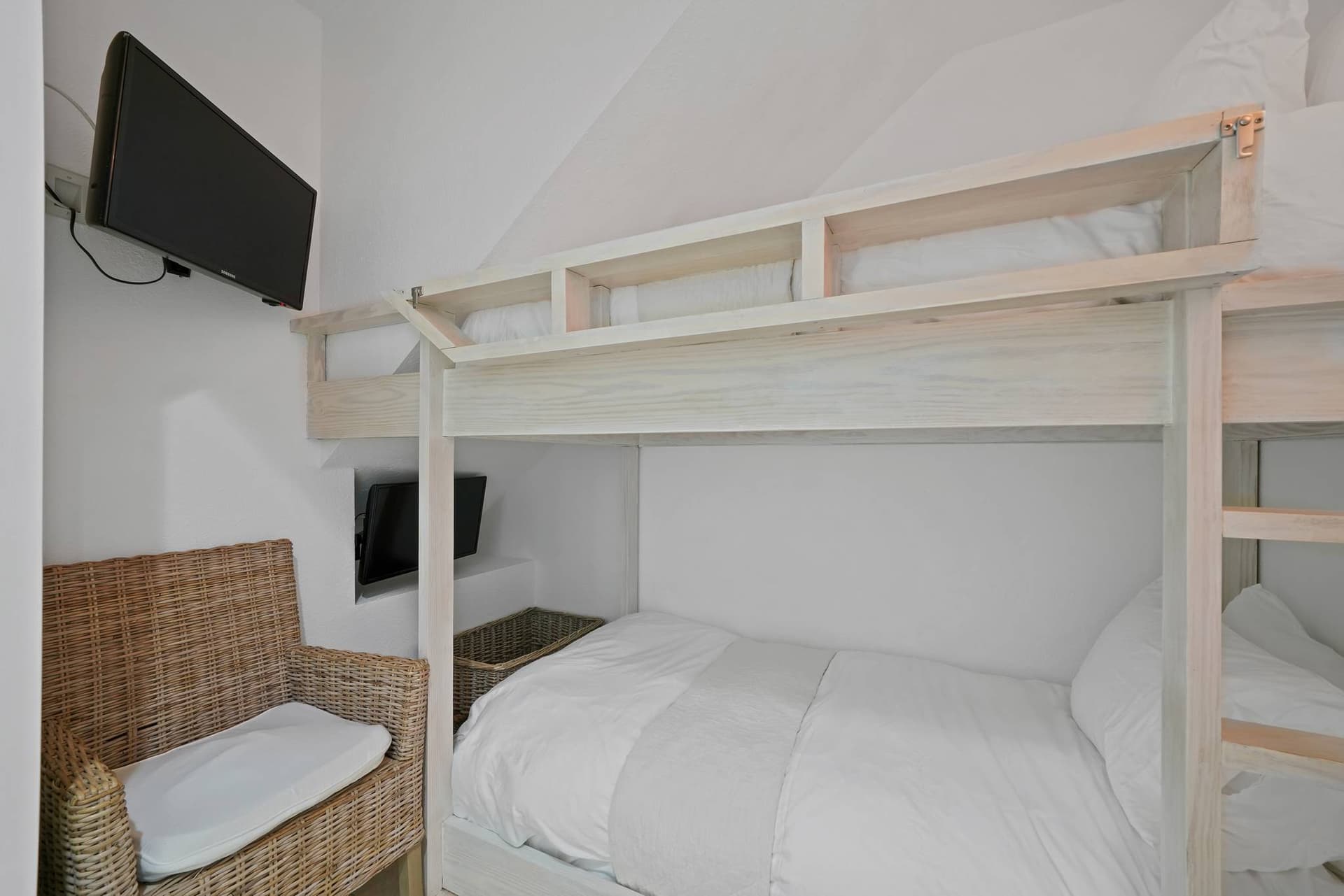 Allora House - Image 41