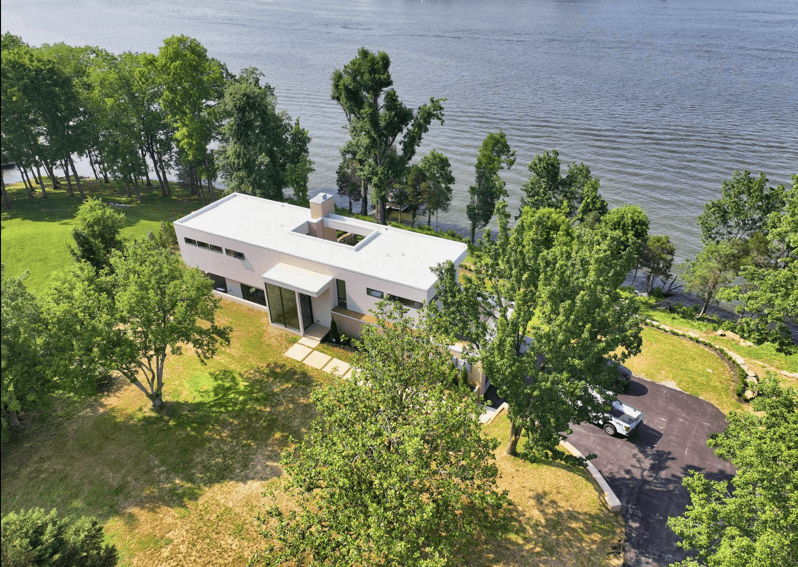 Nashville Lakeside Modern - Image 16