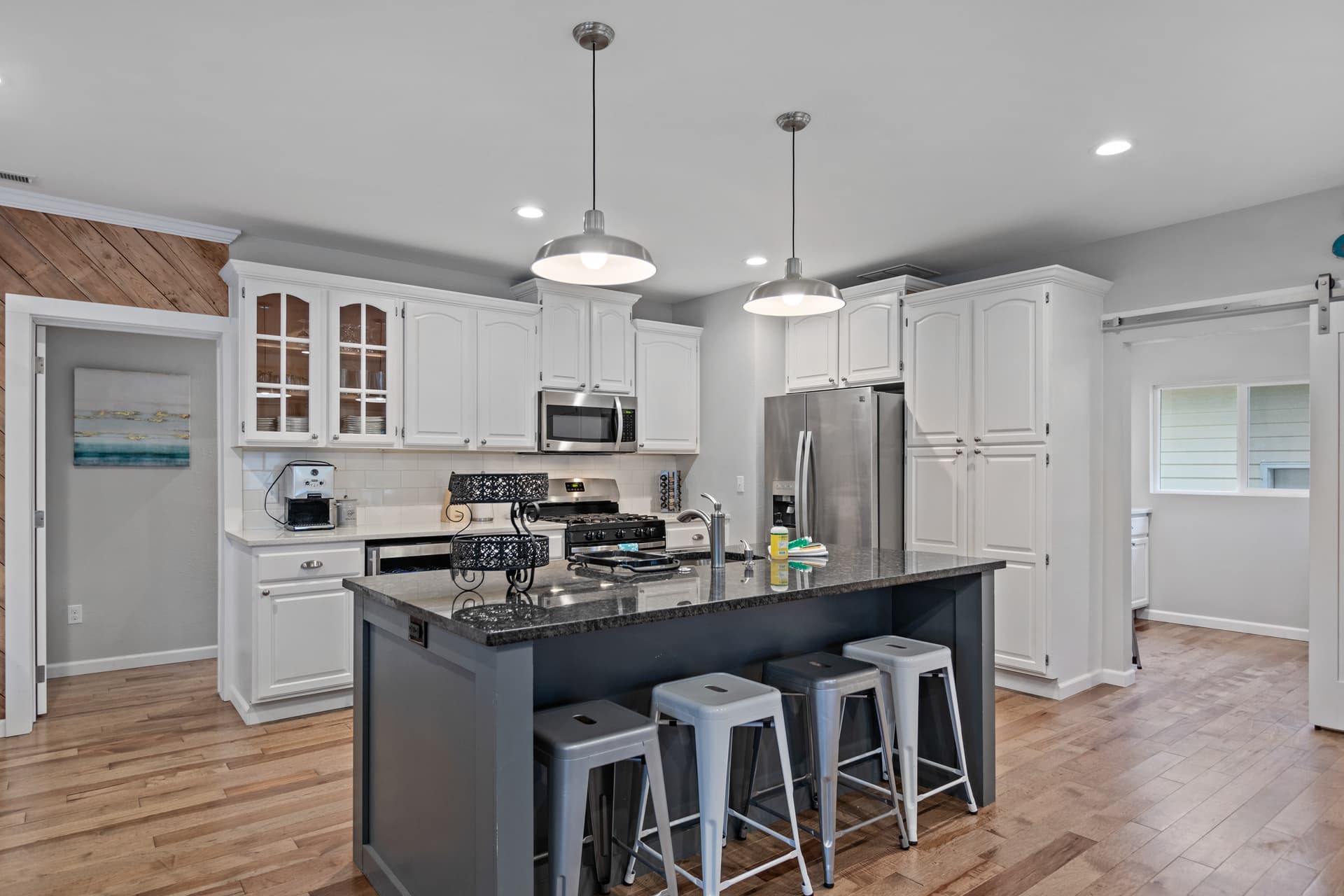 Cottage On The Corner - Image 11