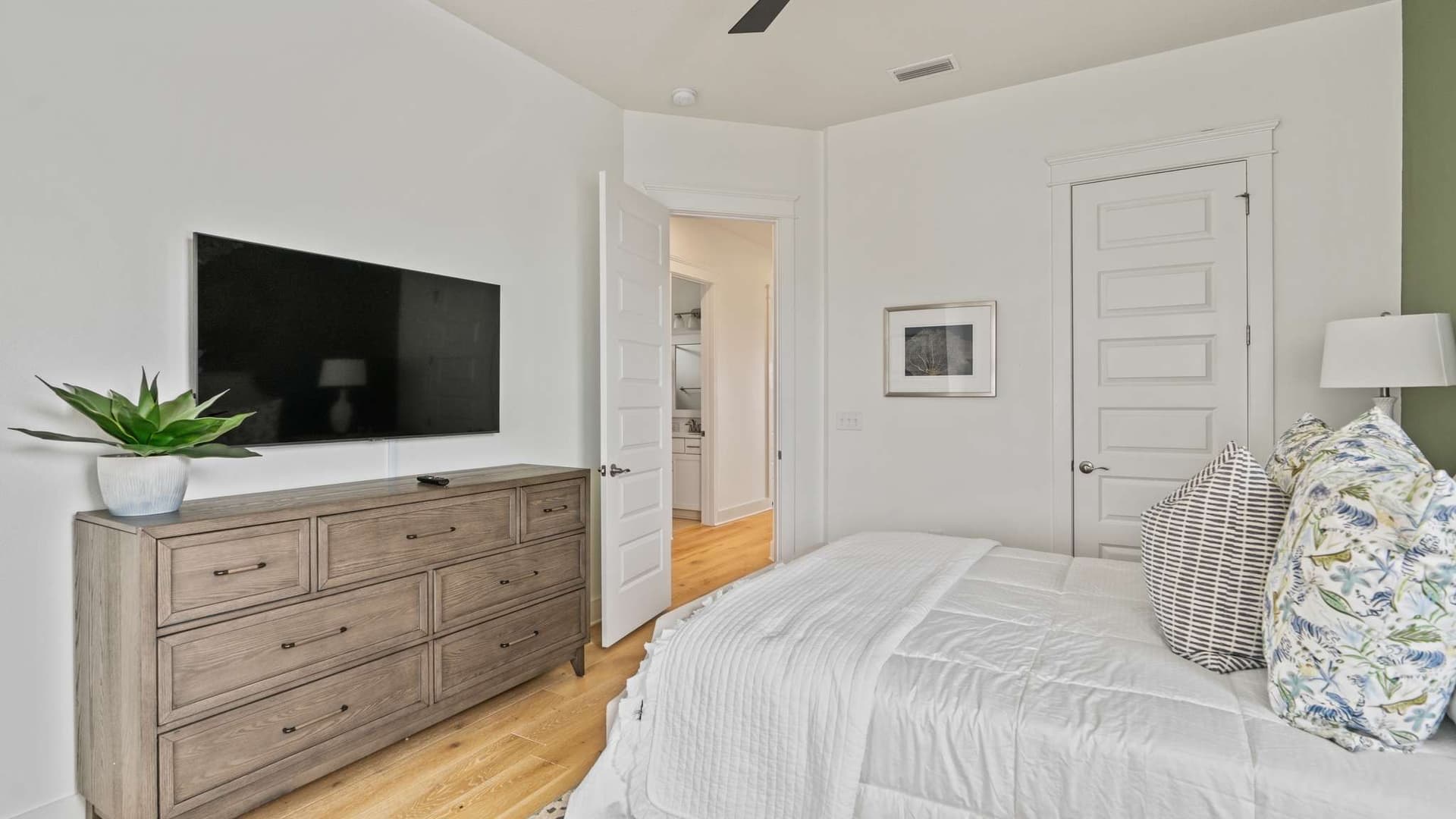 Grande Pointe Escape - Image 35