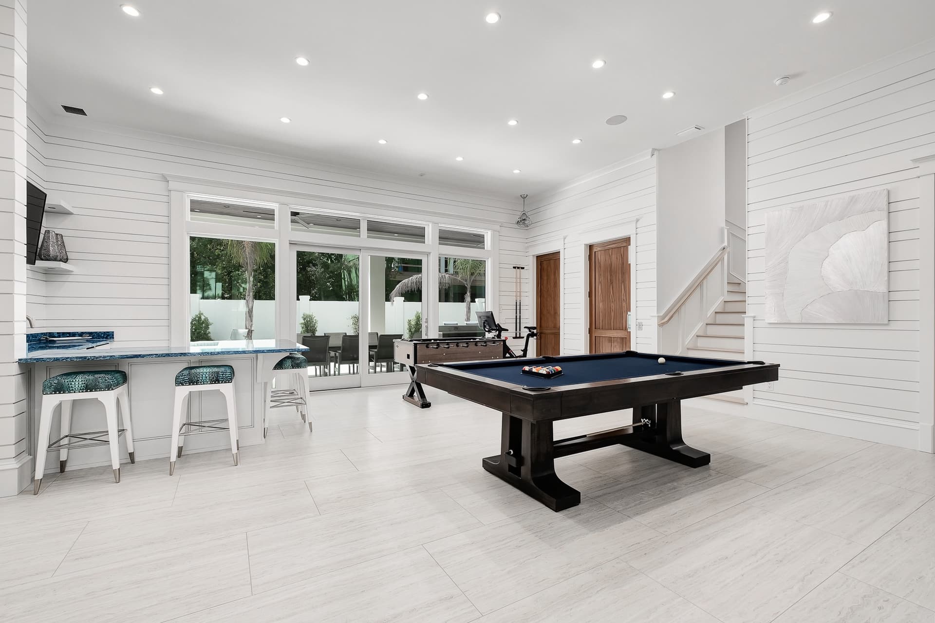 Social Manor - Image 29