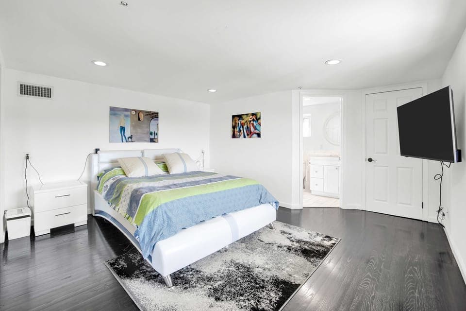 Pacific View Artist's Home - Image 20