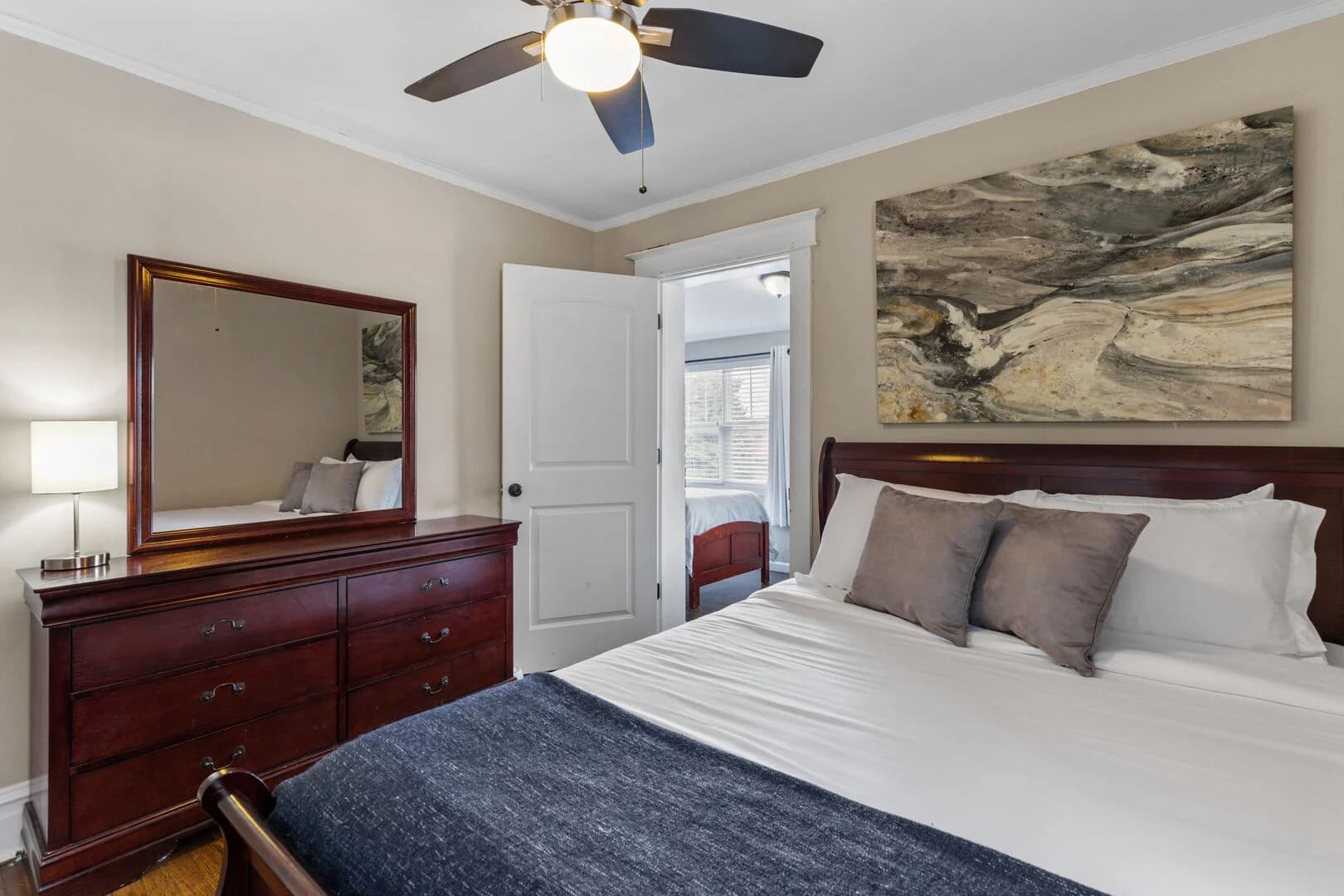 Kingshighway Manor - Image 23