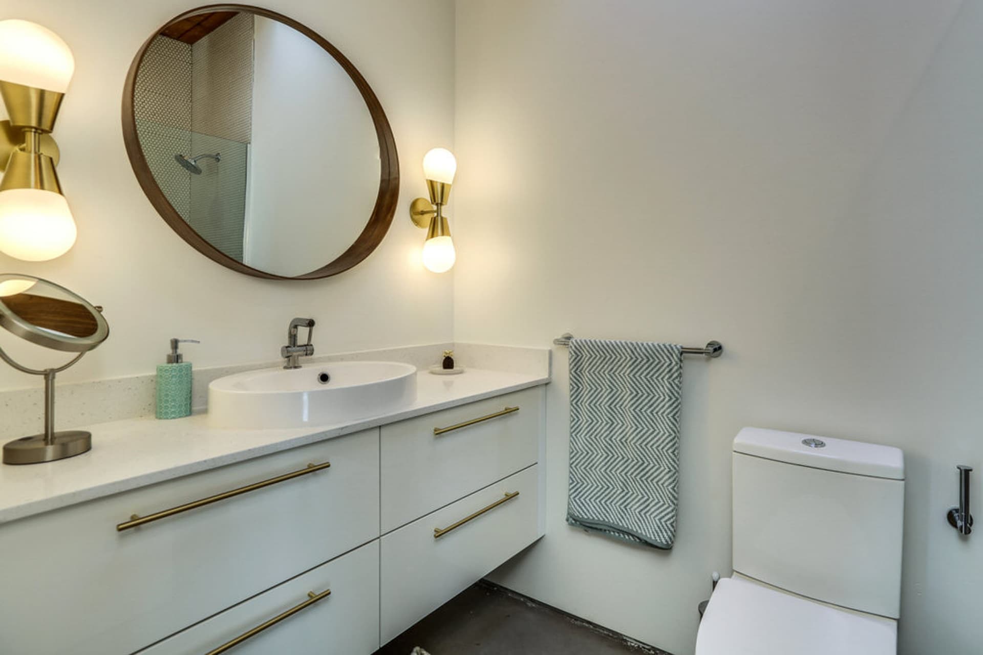 Regal Contemporary House - Image 20