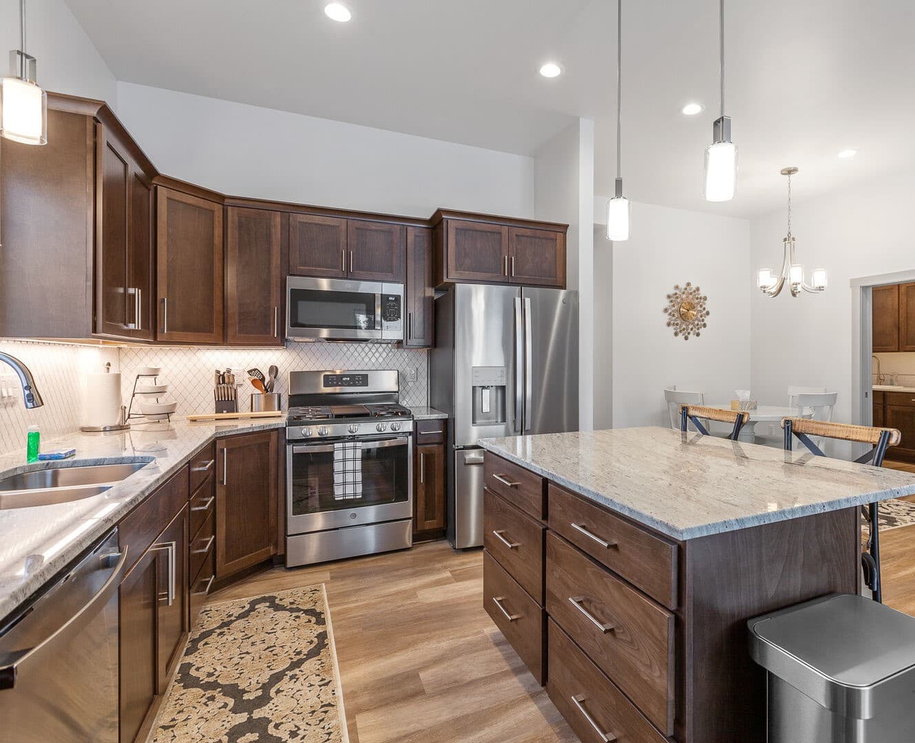 Suzanne Home - Image 2