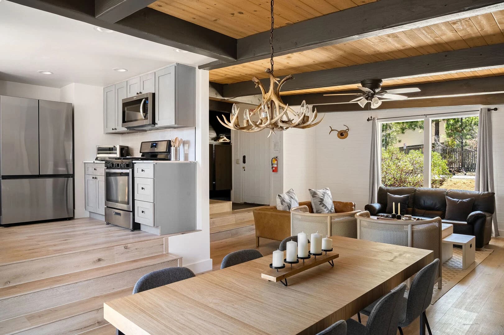 Summit House - Image 4