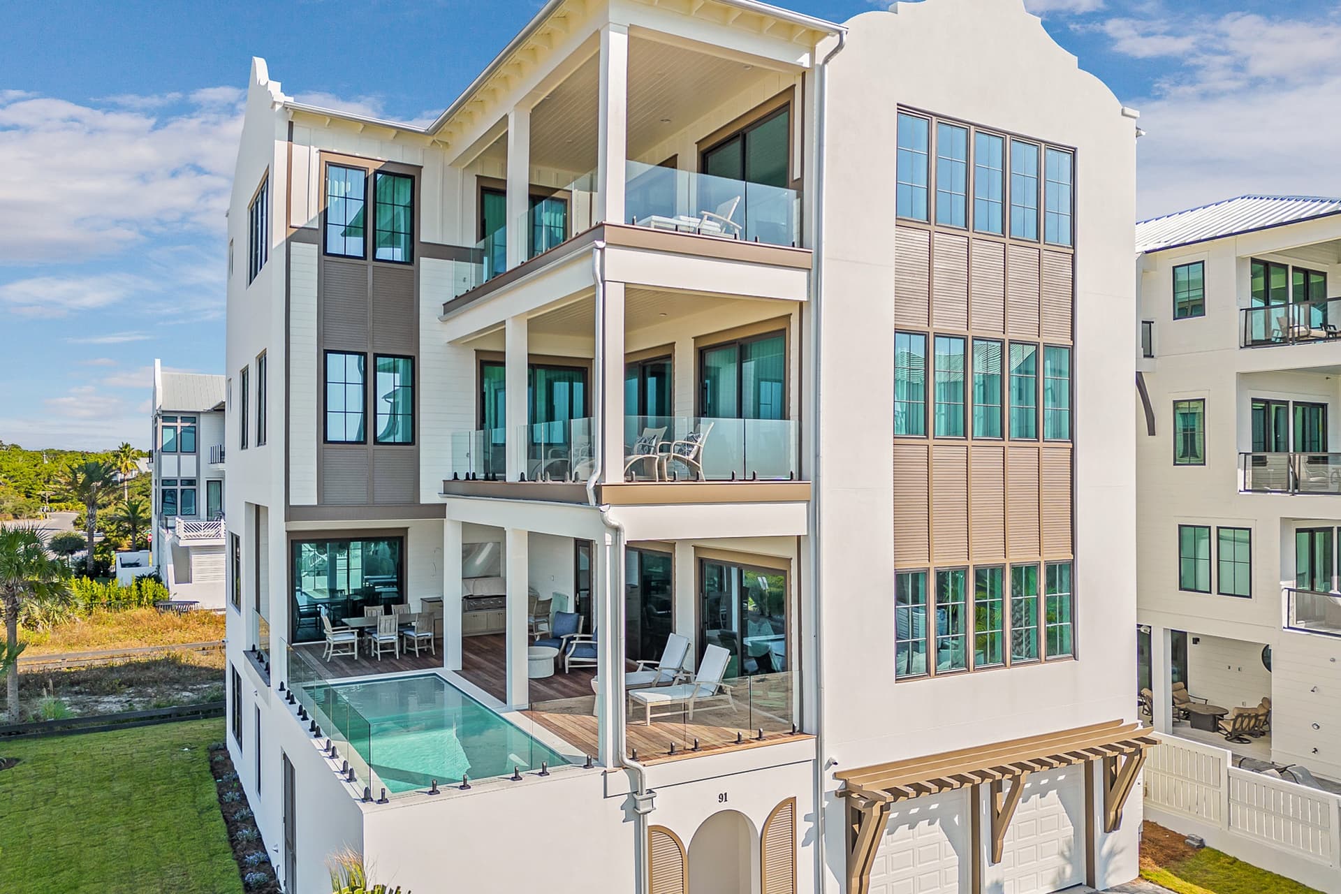 Emerald Le Luxe - Image 53