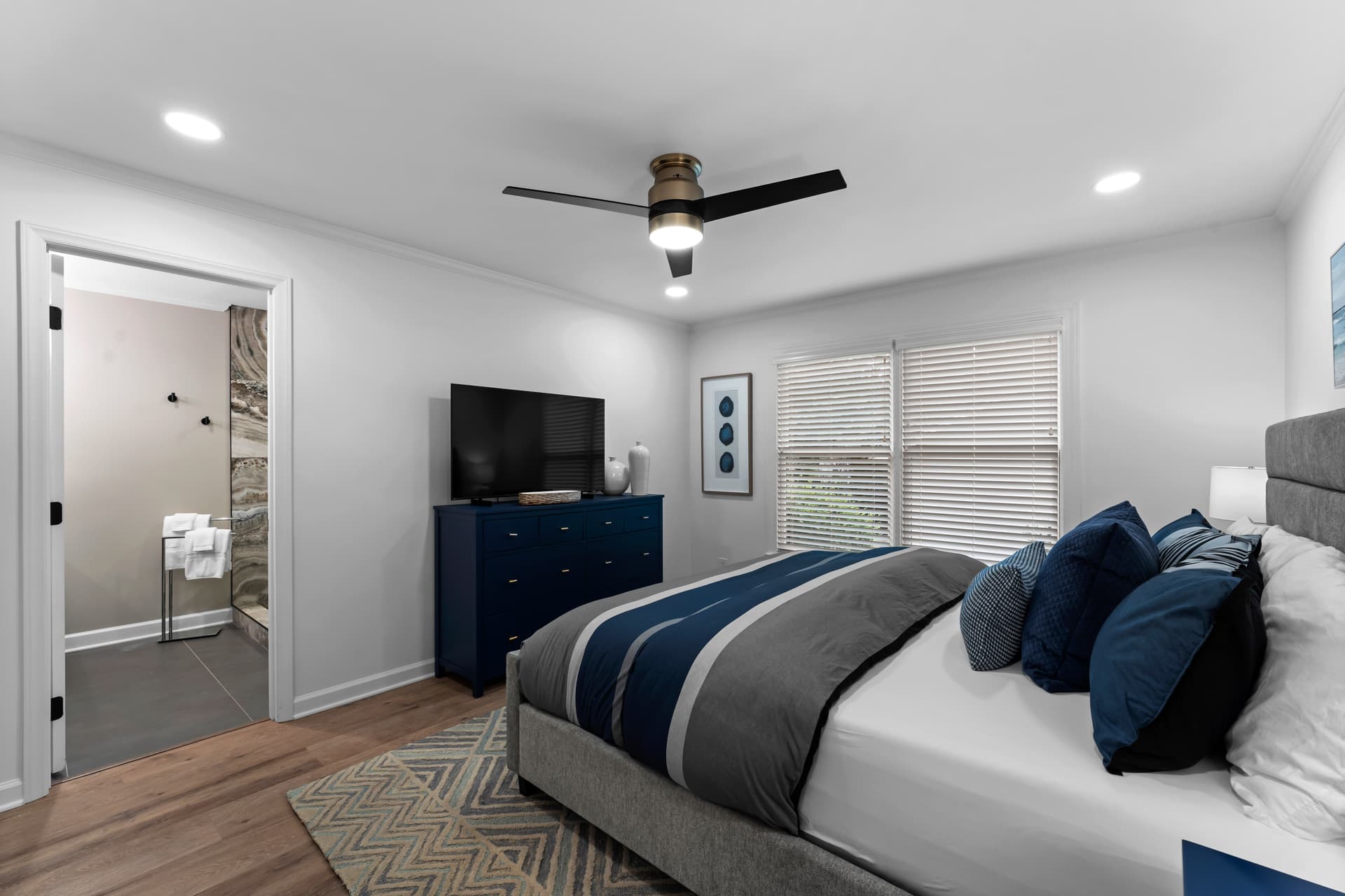 Queens Cove - Image 25