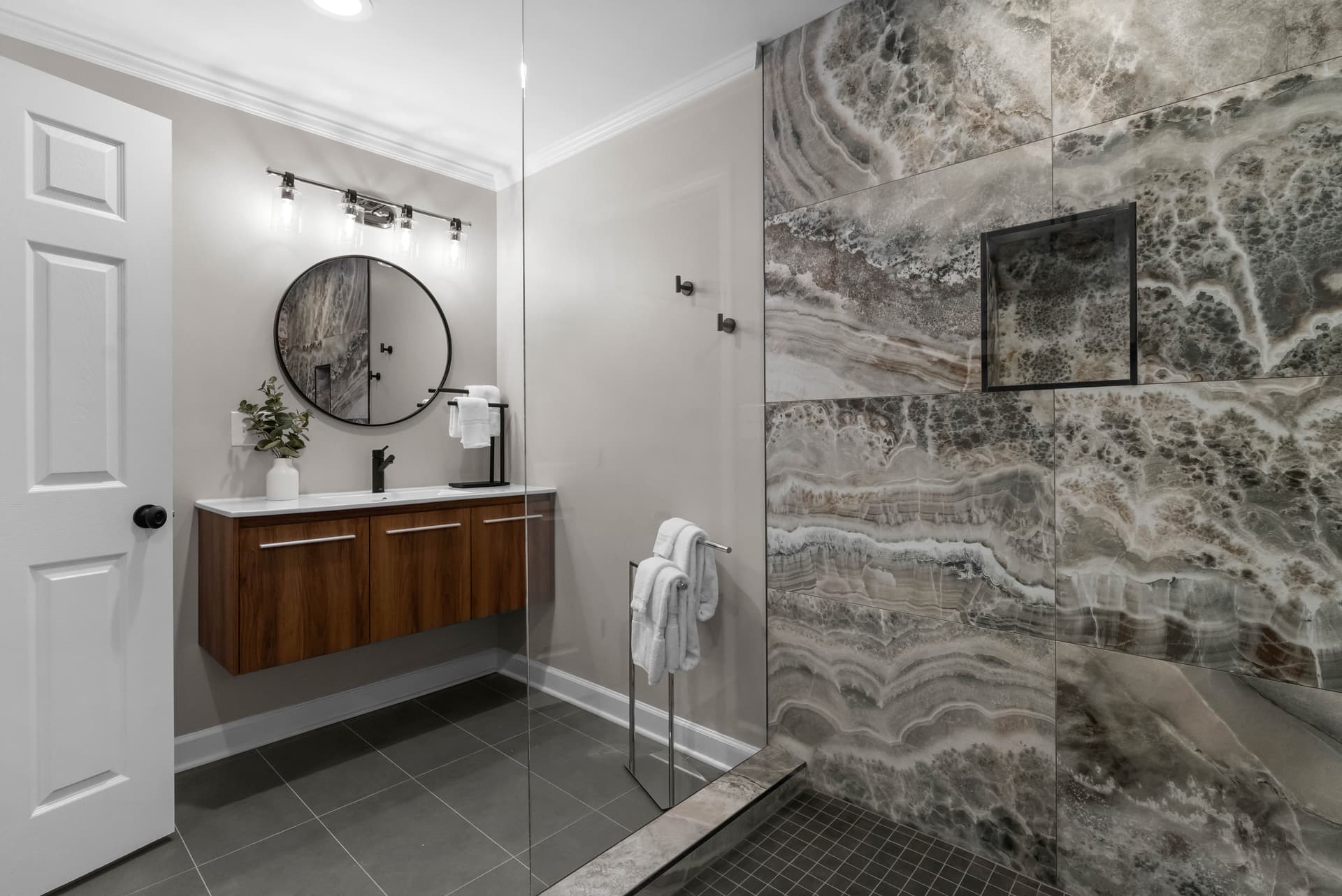 Queens Cove - Image 29