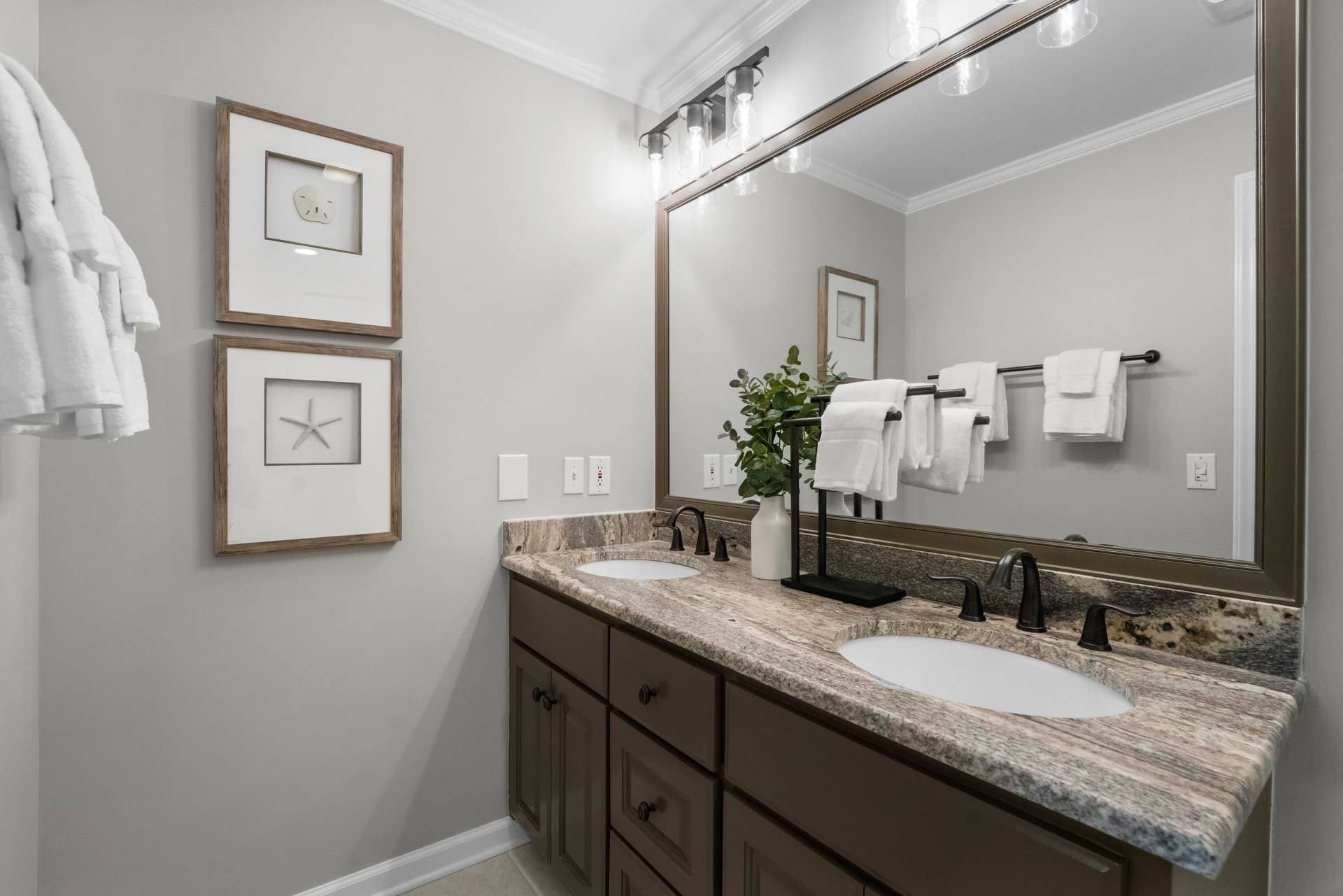 Queens Cove - Image 35