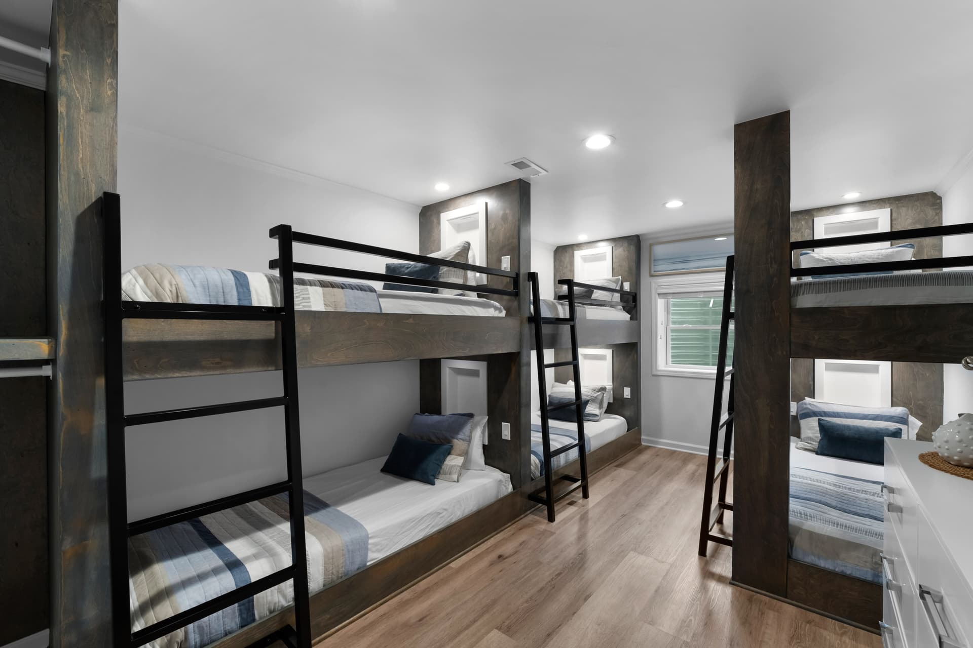 Queens Cove - Image 47