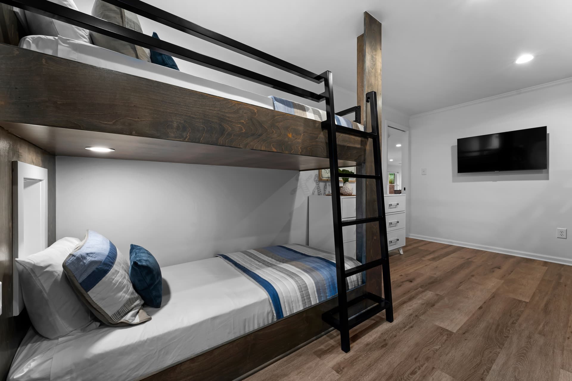 Queens Cove - Image 50