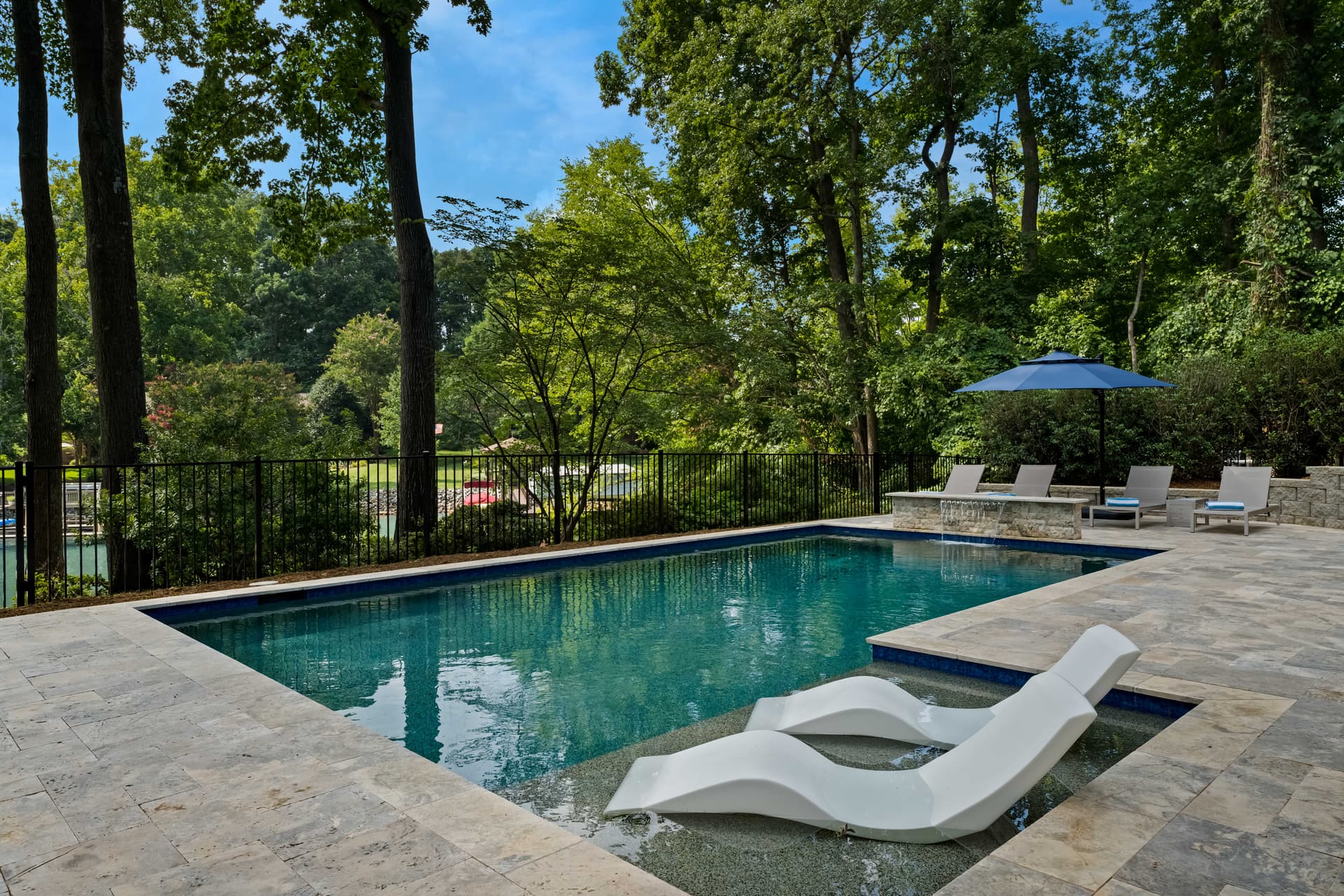 Queens Cove - Image 2