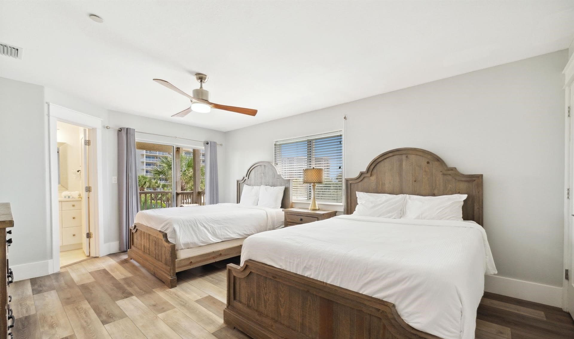 Silver Beach Retreat - Image 14