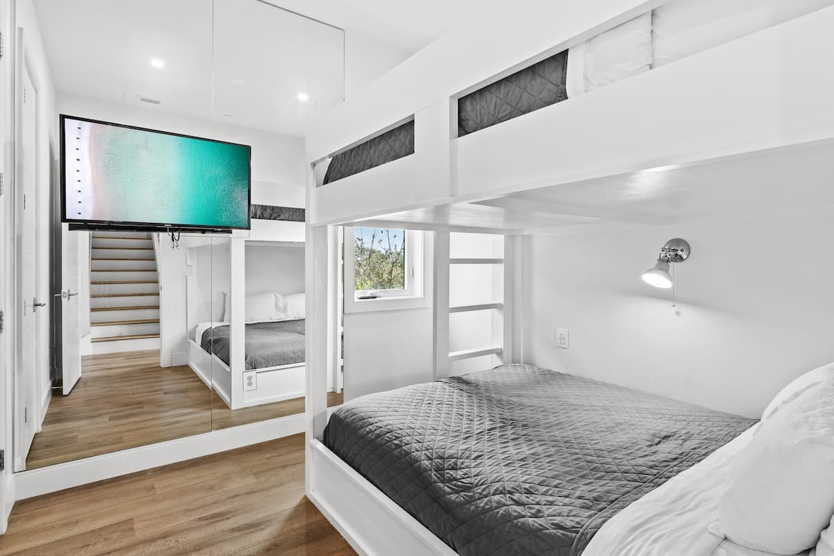 Crest One - Image 34