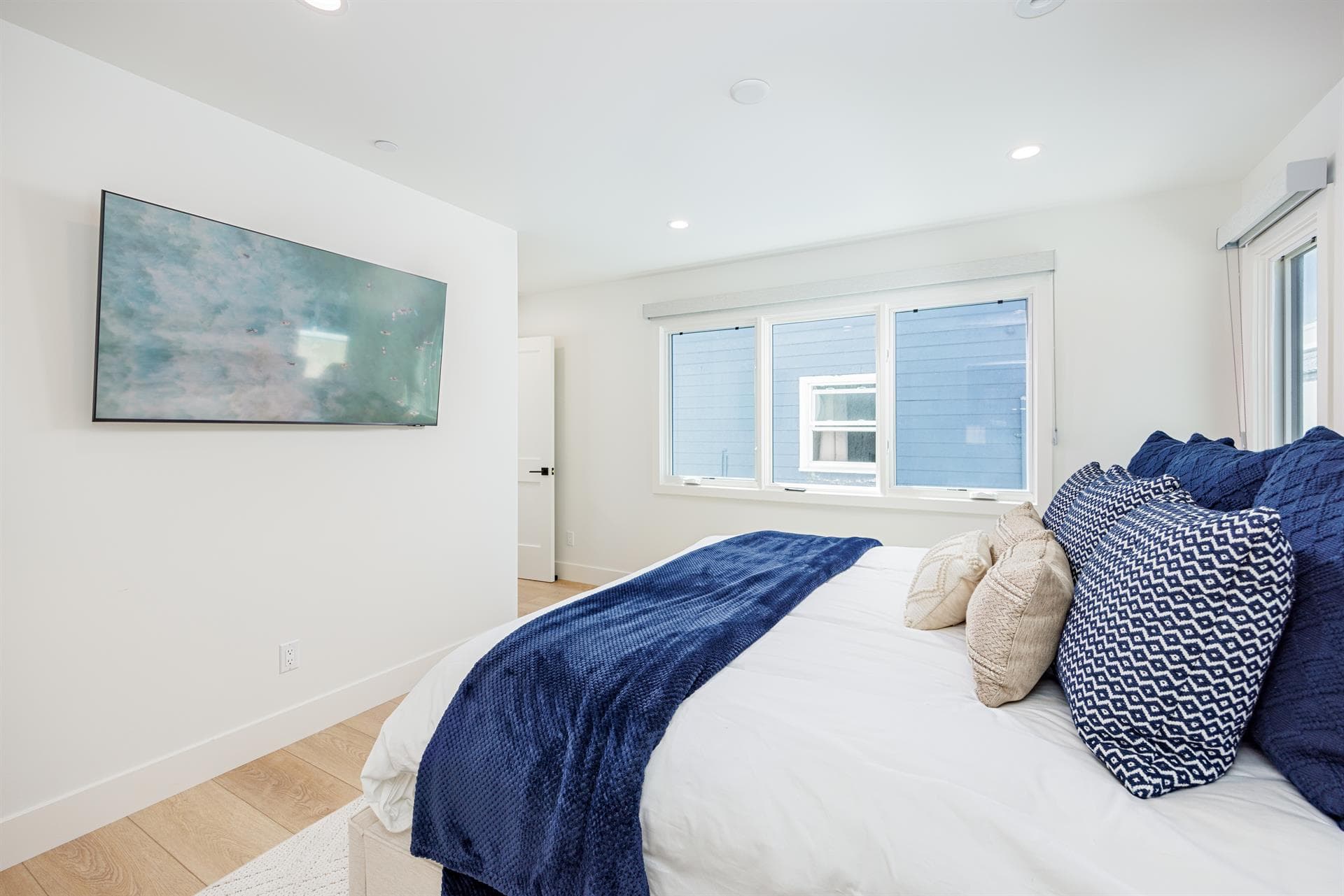 Sun Deck Haven - Image 5