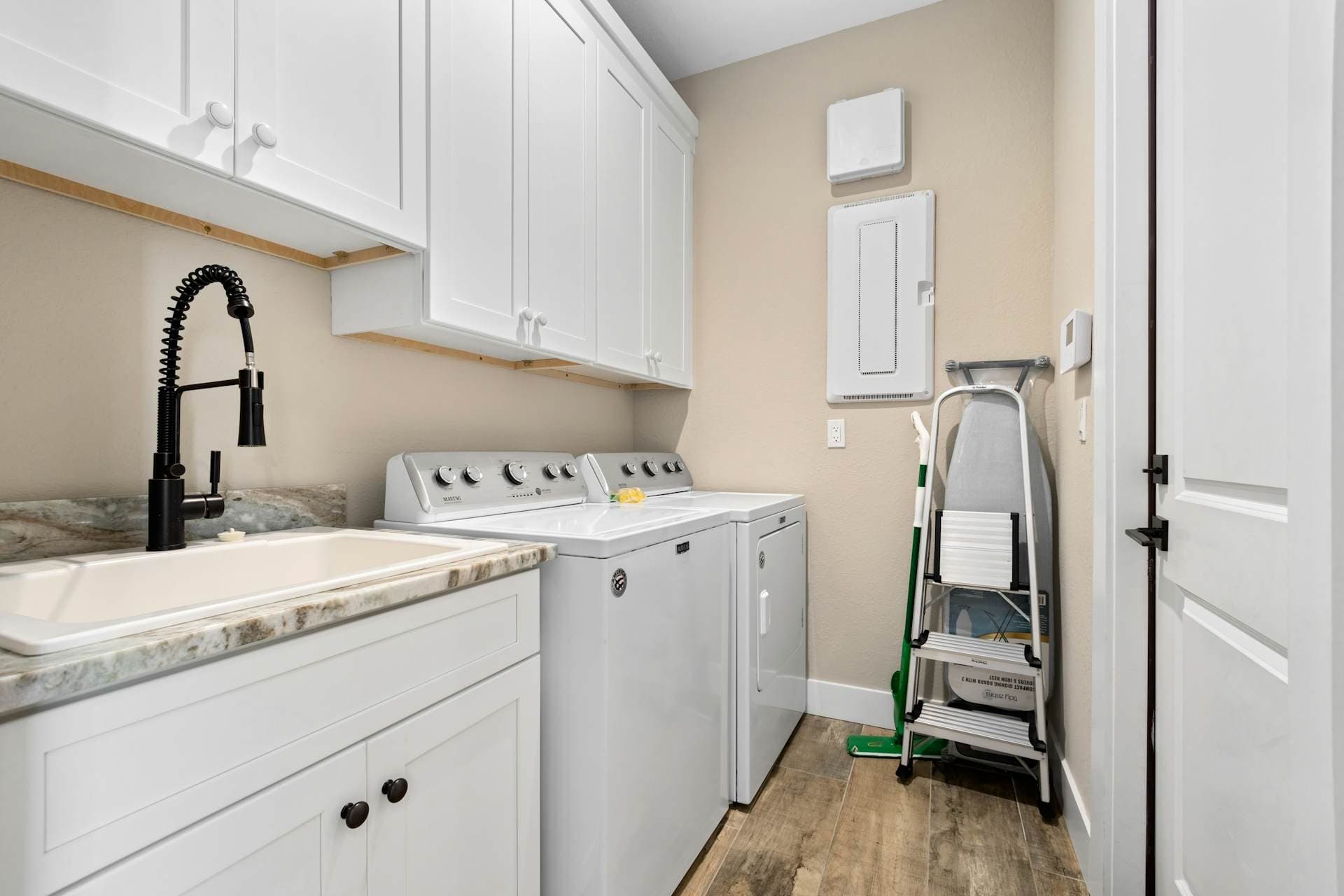 Paradise Daydream - Image 25