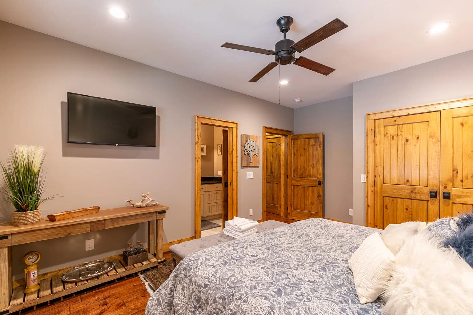 Grin Inn Bear - Image 10