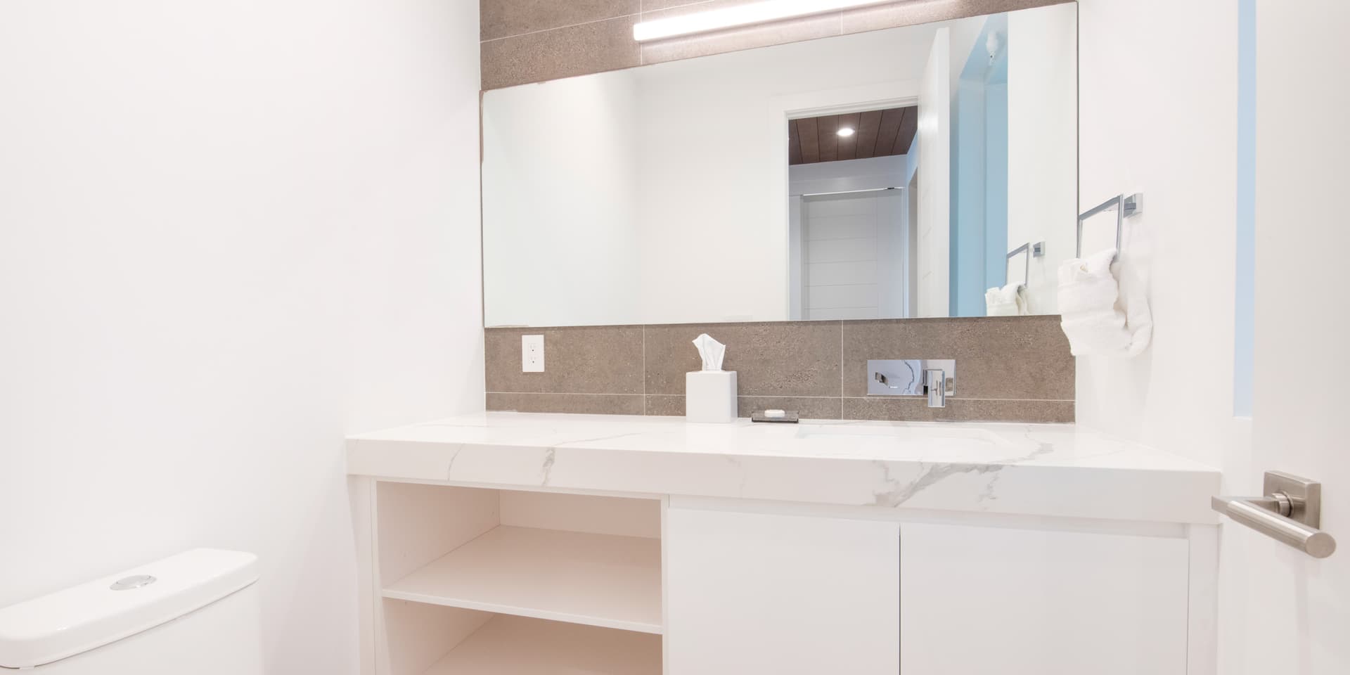 Coastal Charm Condo - Image 16