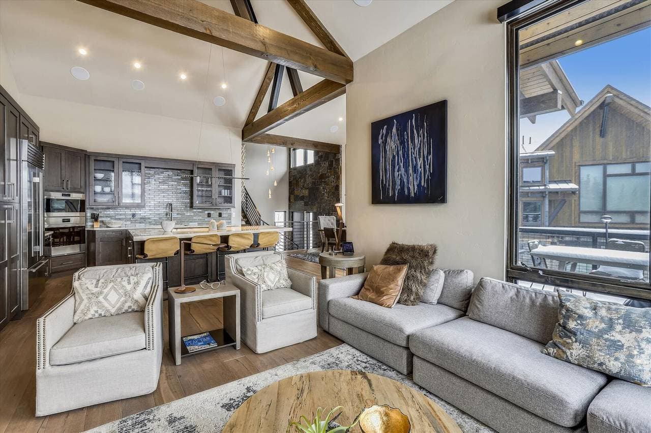 Falcon Haus - Image 3