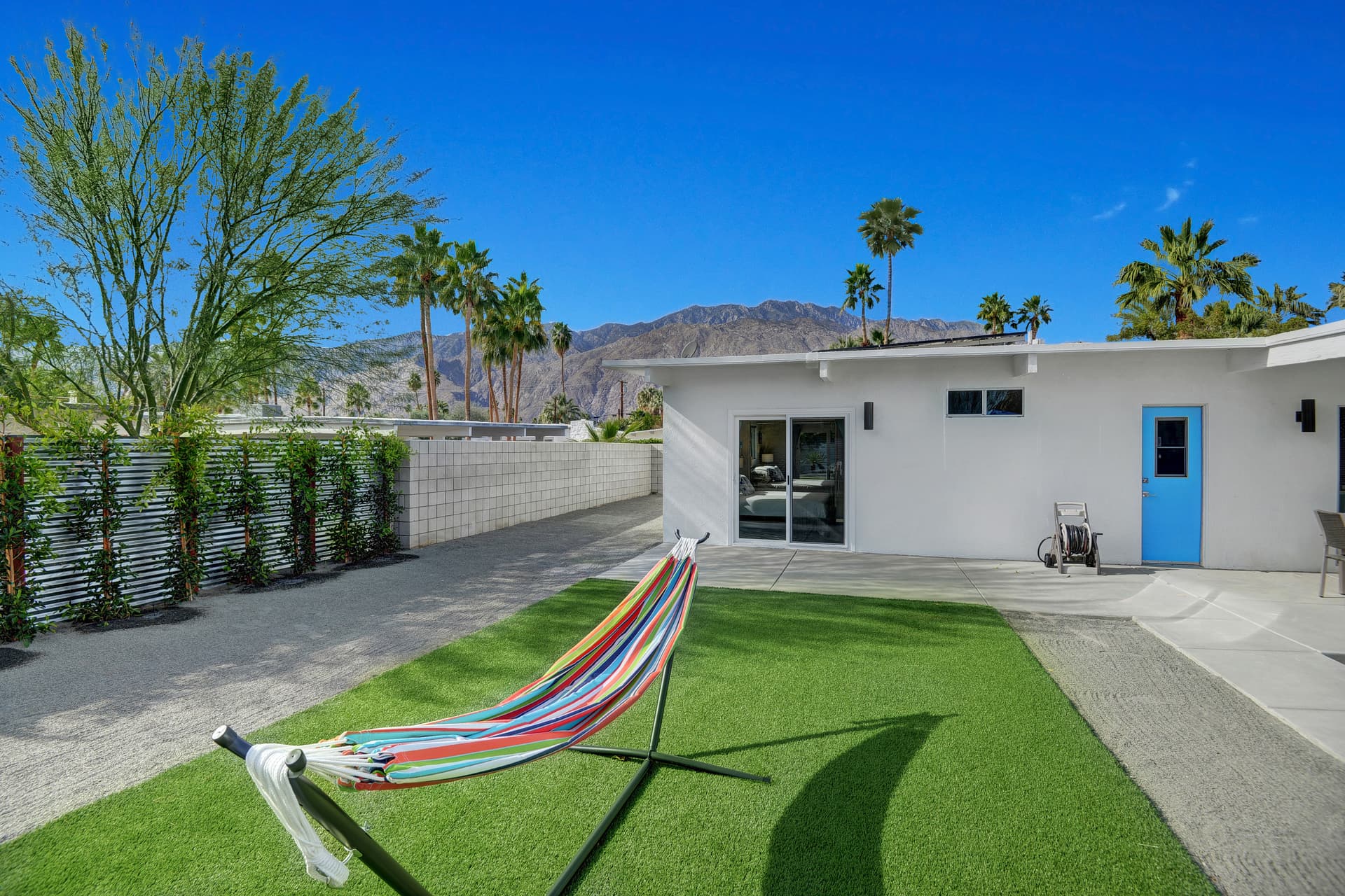 Mid Century Meiselman Home - Image 18