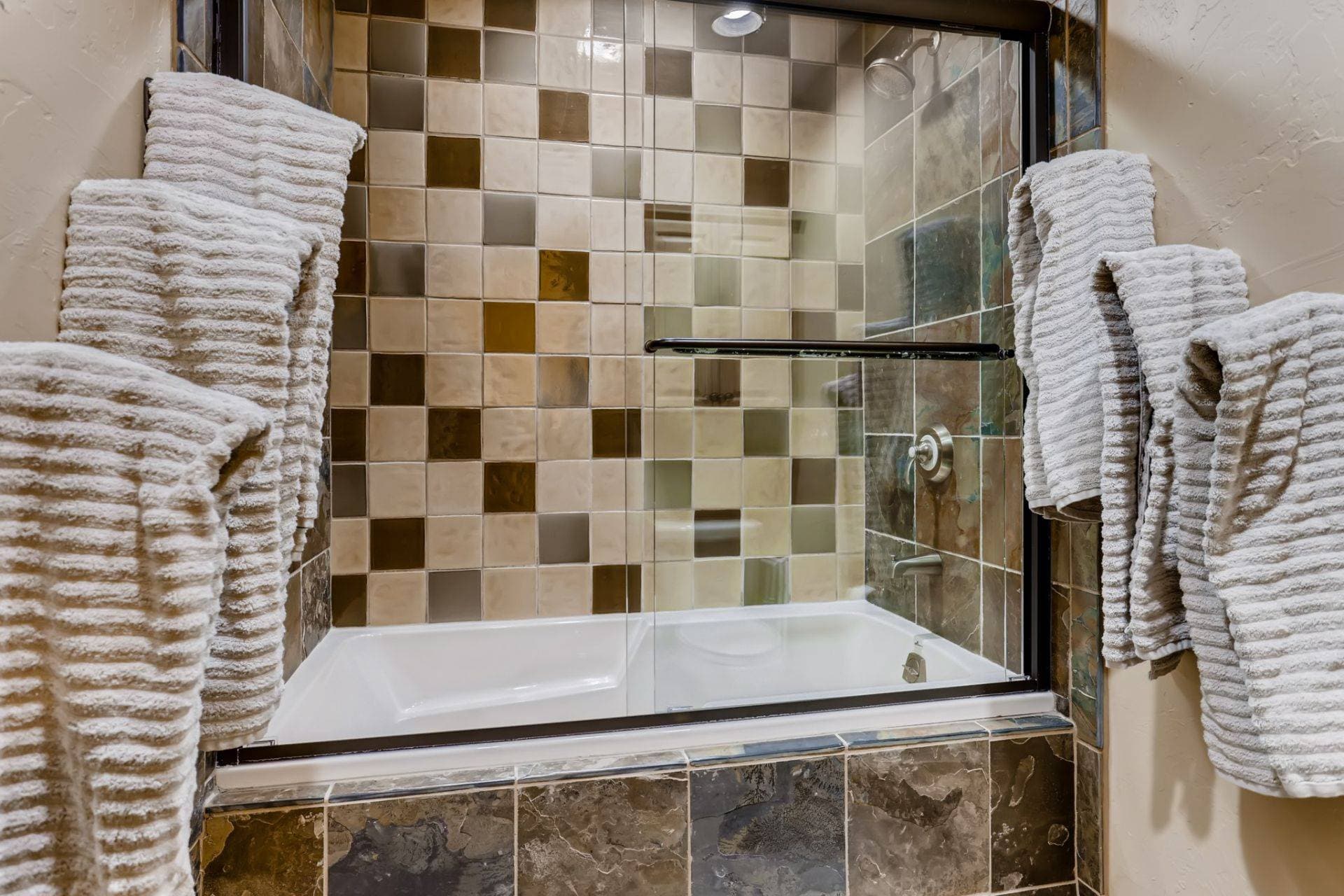 Ski Hi Lodge - Image 23