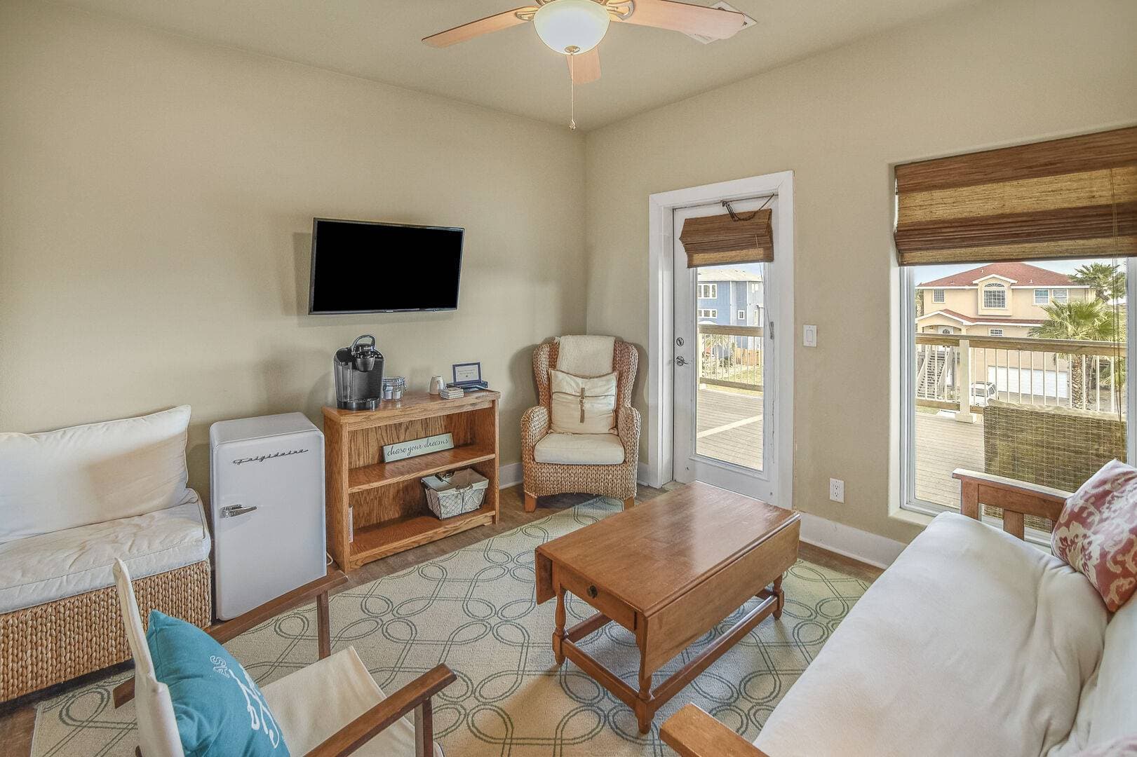 Gone Coastal House - Image 43