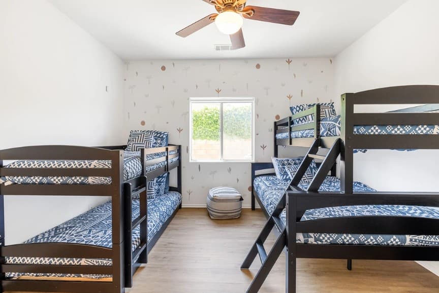 Sunny Palms - Image 20