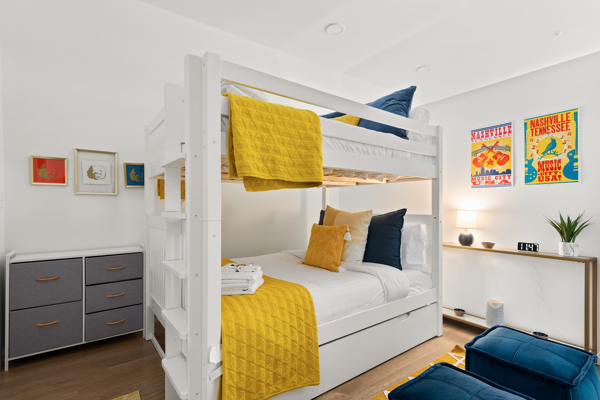 Red Illume Home - Image 8