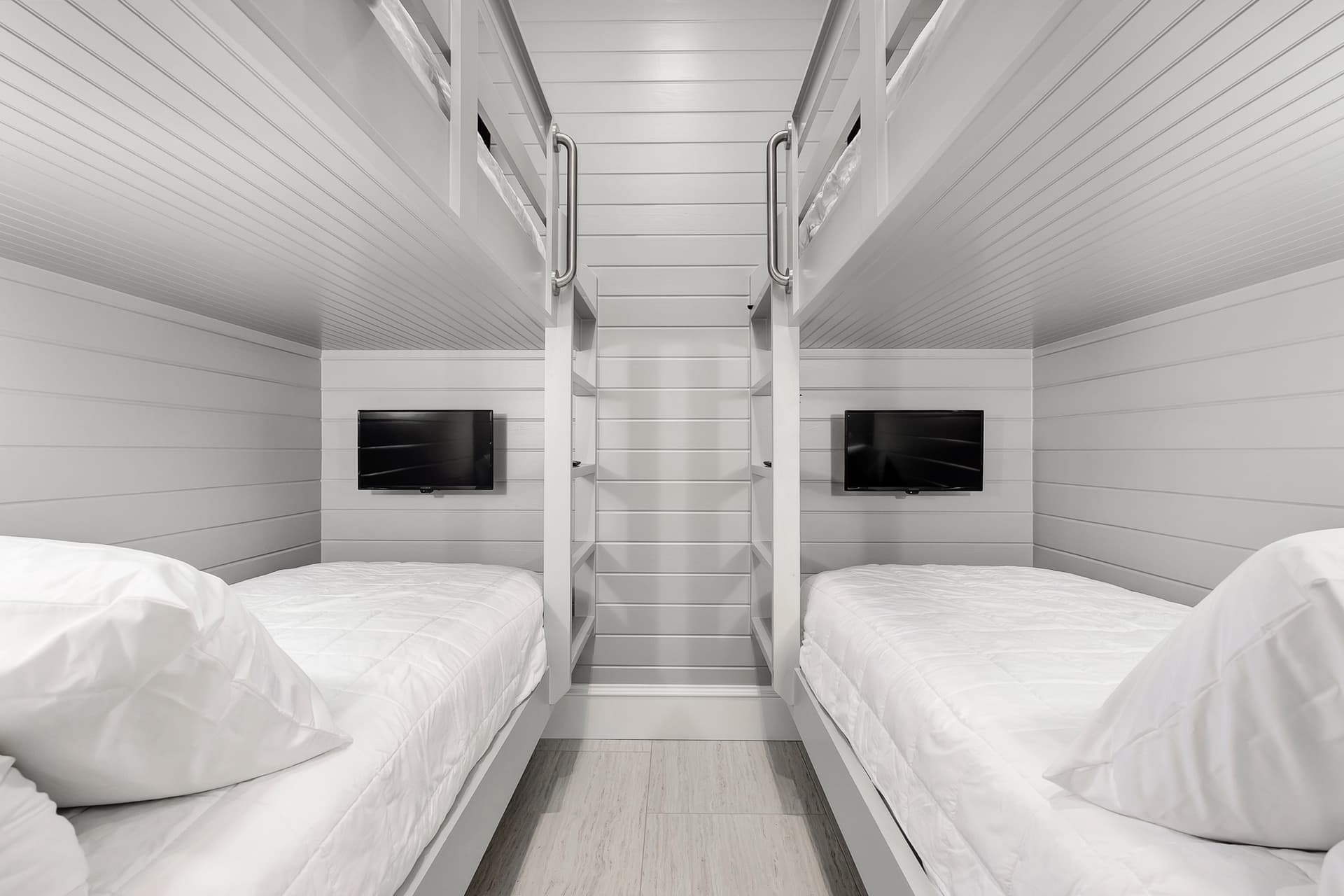 Social Manor - Image 31