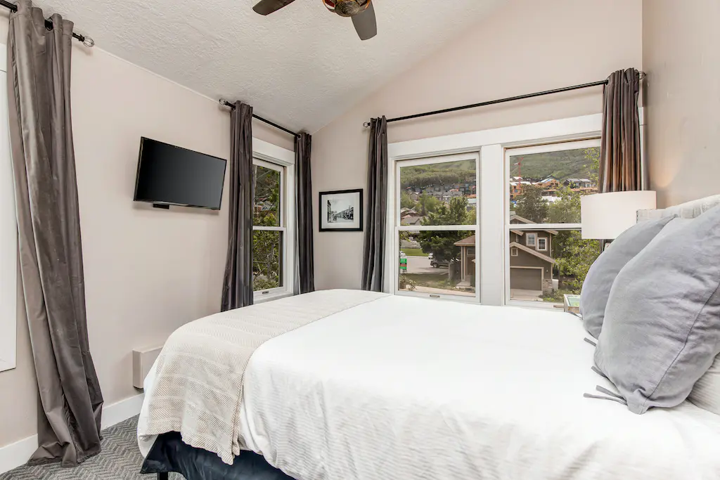 Alpine Retreat Home - Image 14