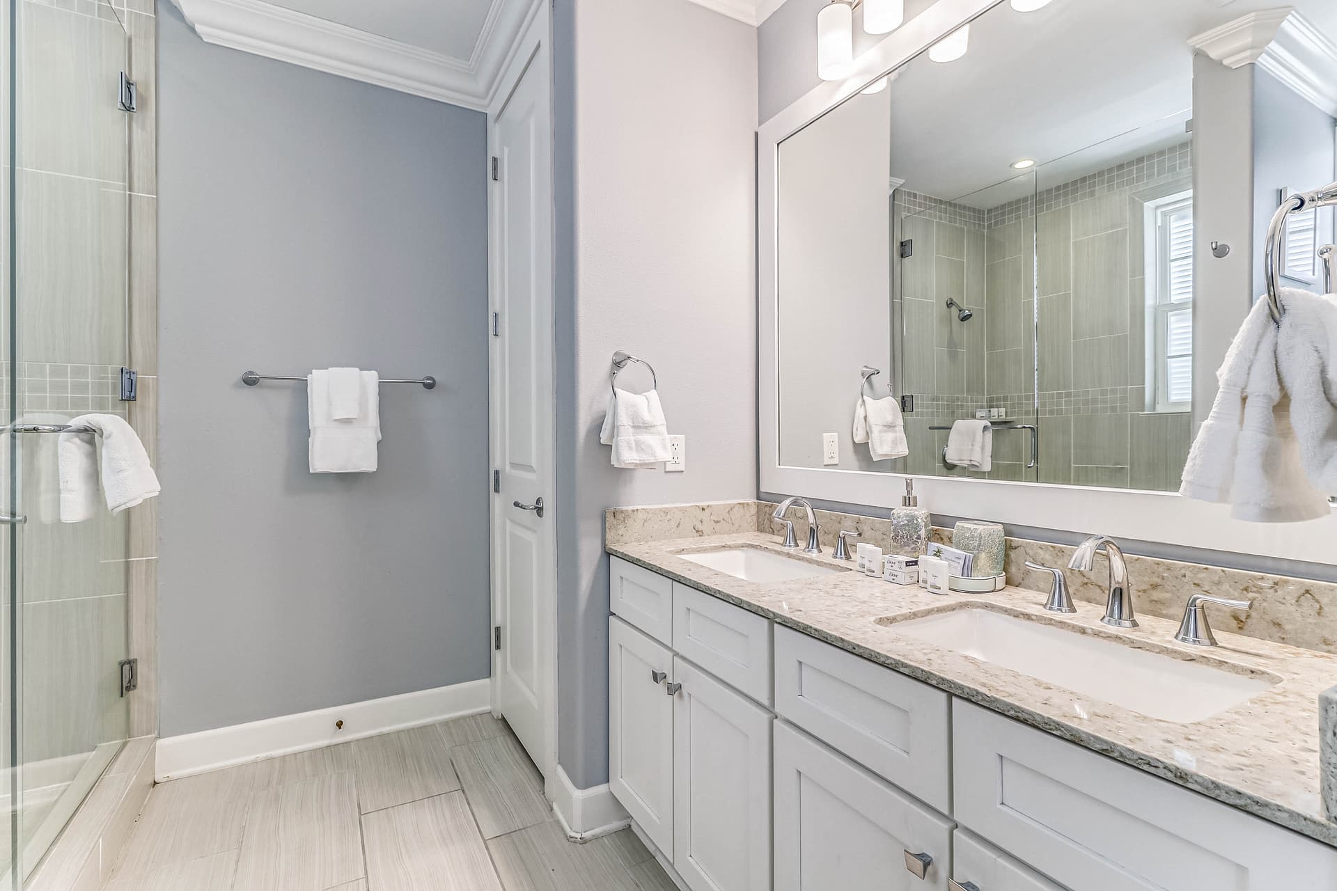 Blue Sea Gate Residence - Image 14