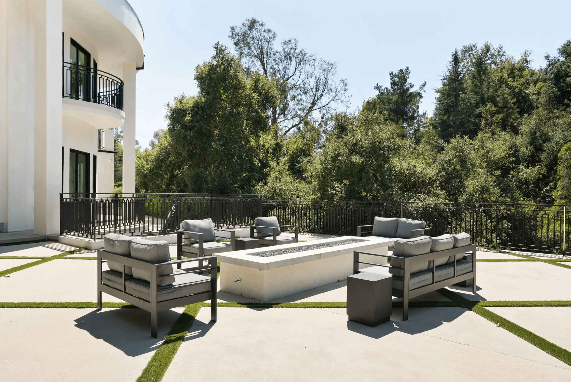 Noble Crest - Image 60