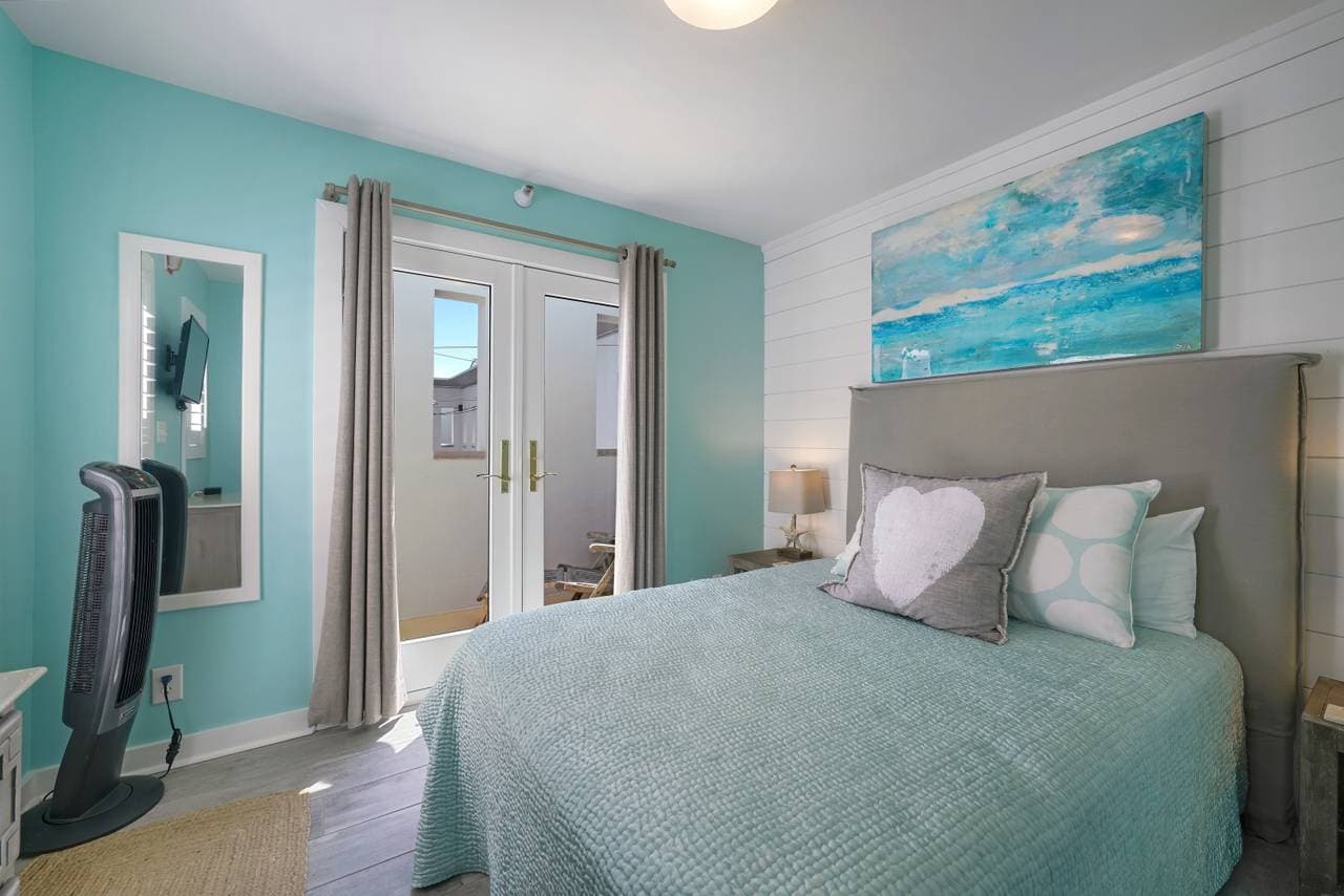 Above The Crowd Home - Image 24