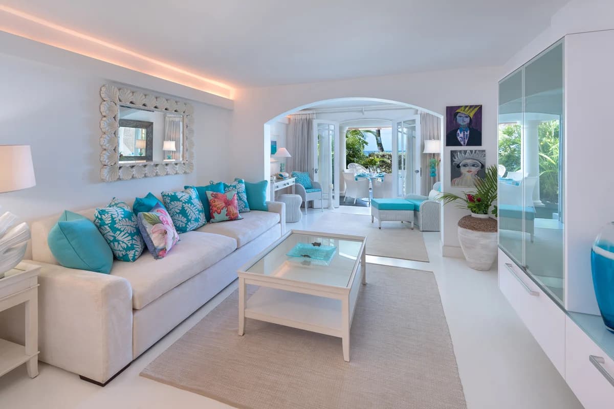 Azure Shore Retreat - Image 4