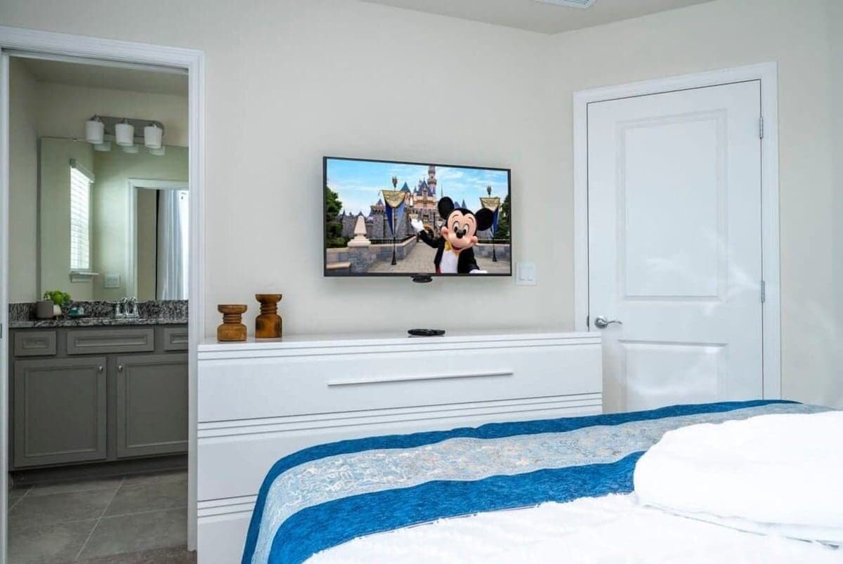 Windsor Island #4466 - Image 22