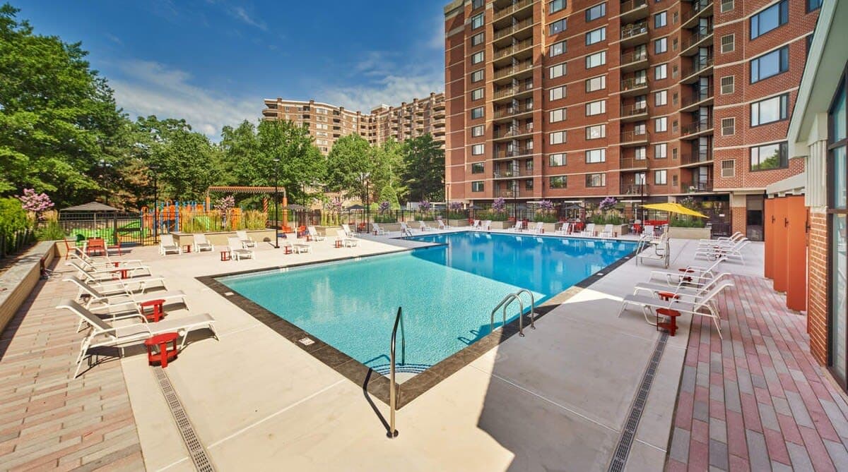 Clarendon Courtland - Image 2