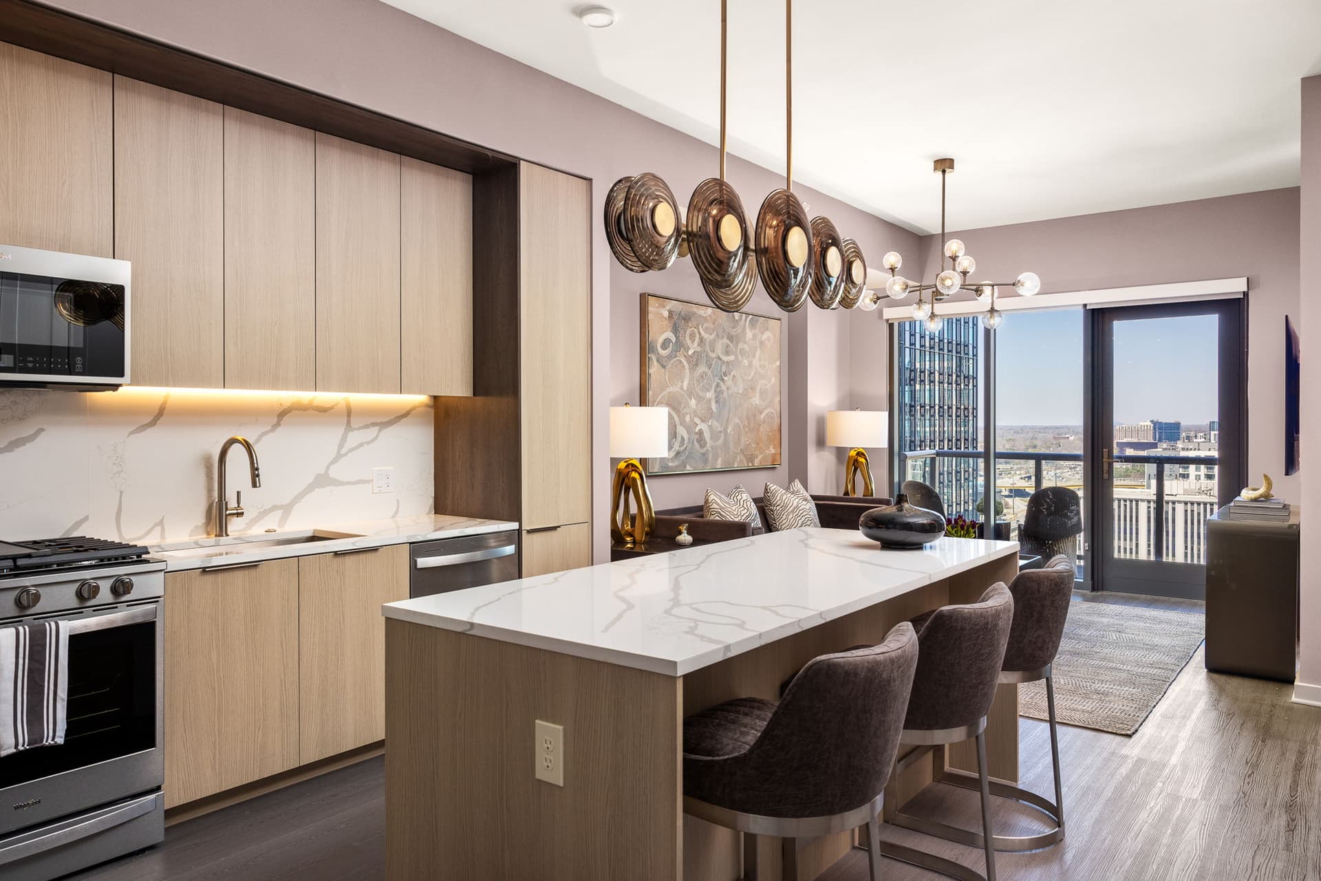 Regal Retreat - Image 4