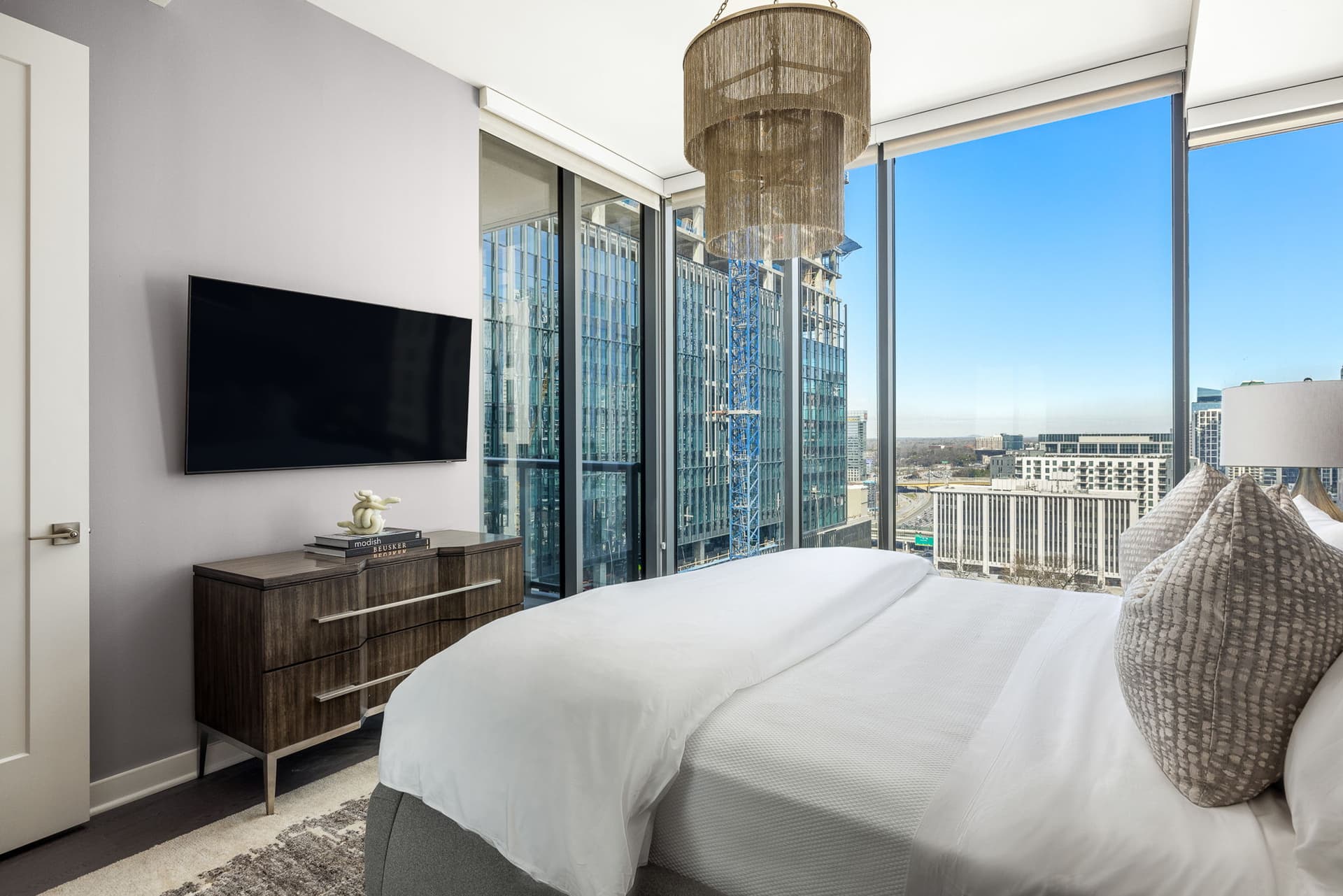 Regal Retreat - Image 3